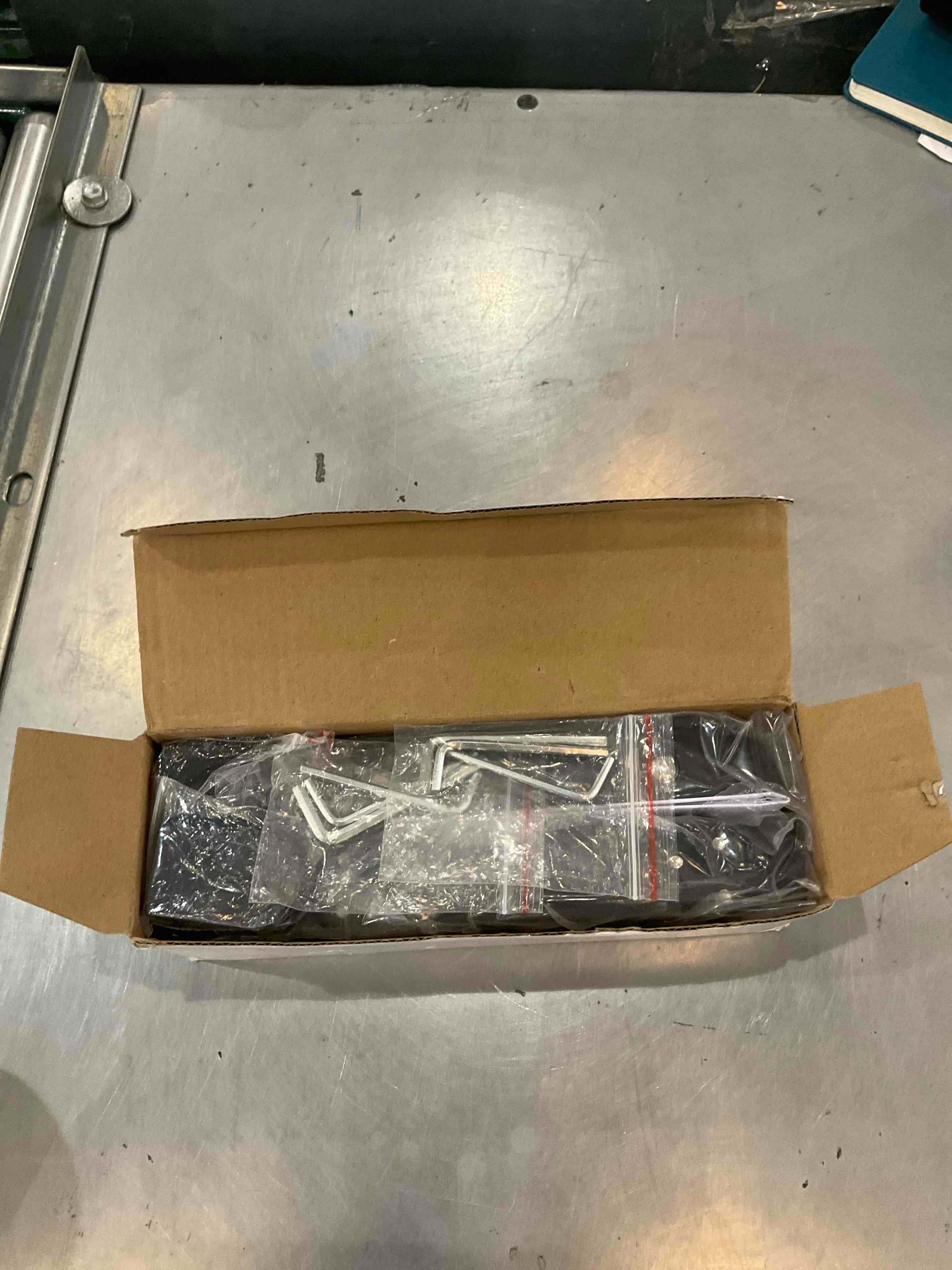 https://s3.amazonaws.com/lotting-images-prod/bidfta/EXS00546818_1695741701819.jpeg