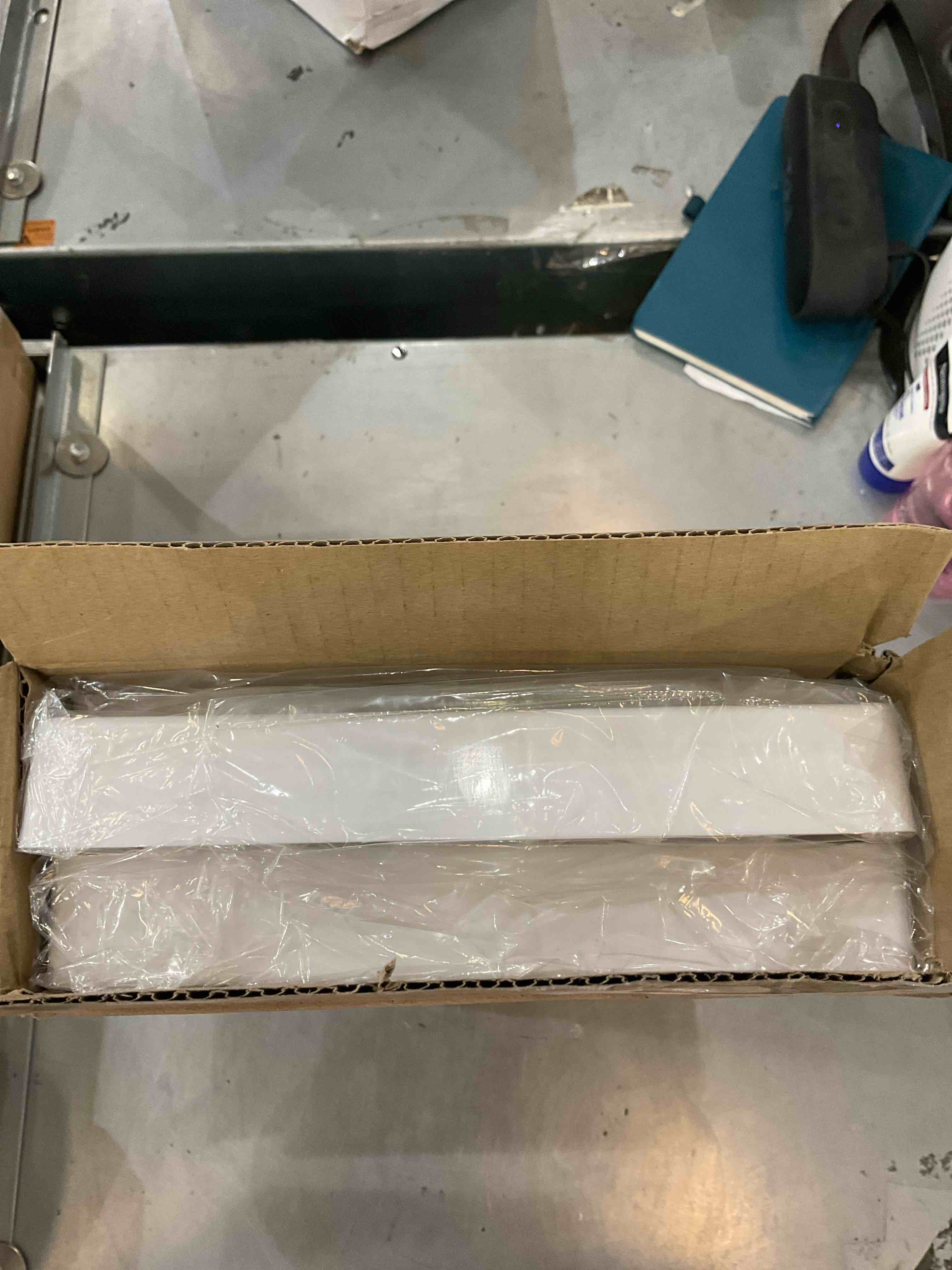 https://s3.amazonaws.com/lotting-images-prod/bidfta/EXS00546827_1695742374727.jpeg