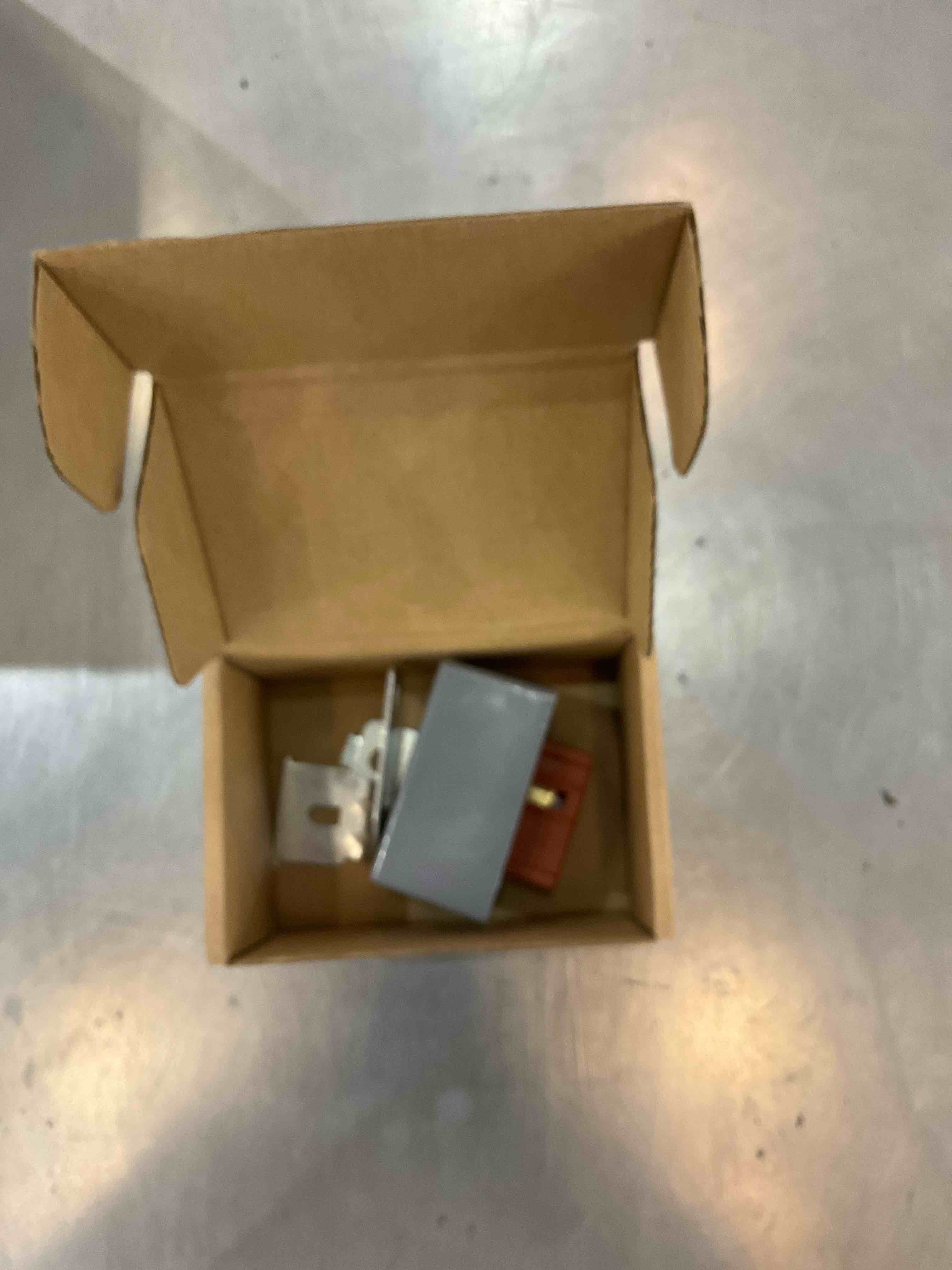 https://s3.amazonaws.com/lotting-images-prod/bidfta/EXS00546833_1695742909831.jpeg