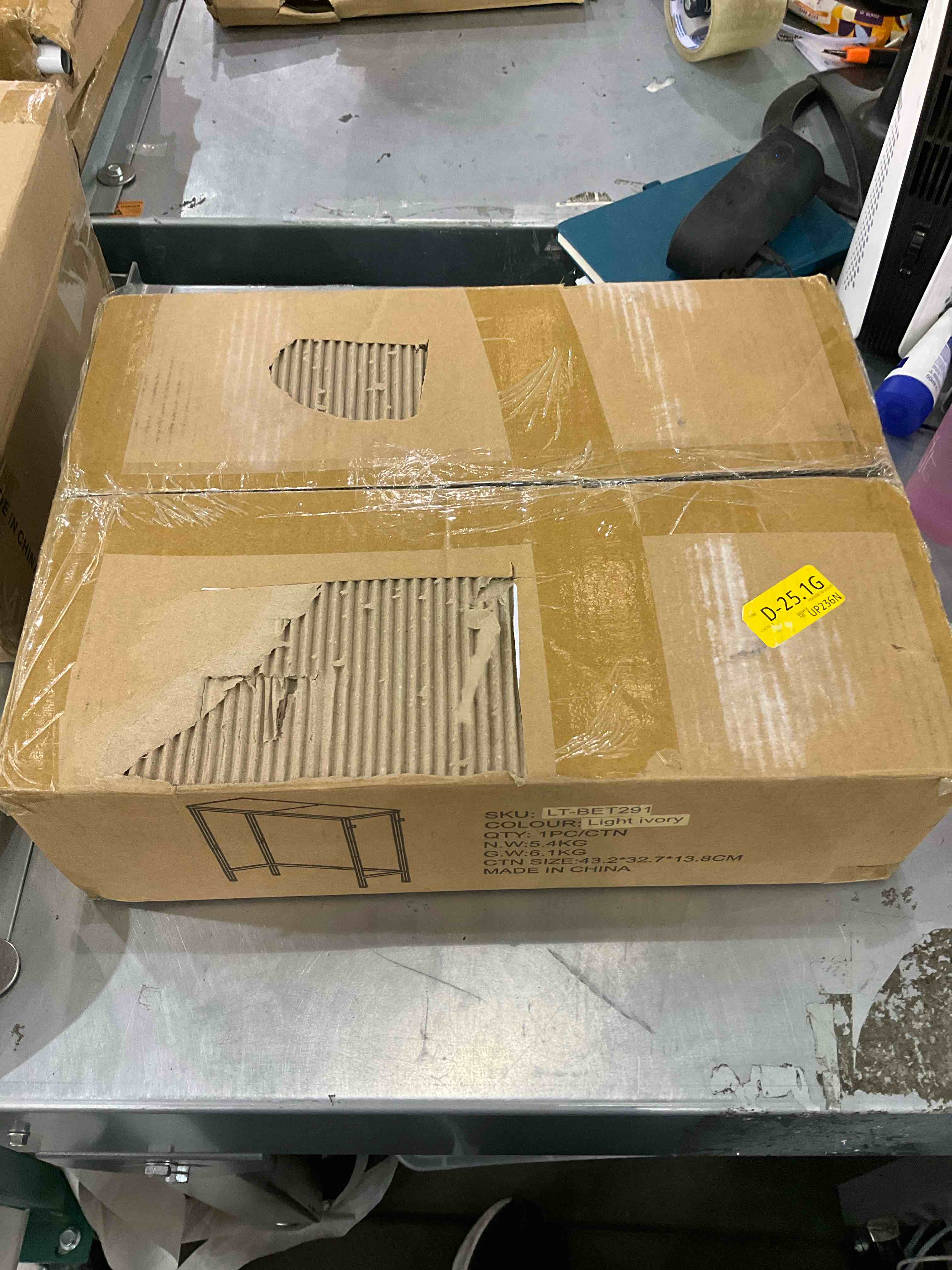 https://s3.amazonaws.com/lotting-images-prod/bidfta/EXS00546930_1695756125333.jpeg