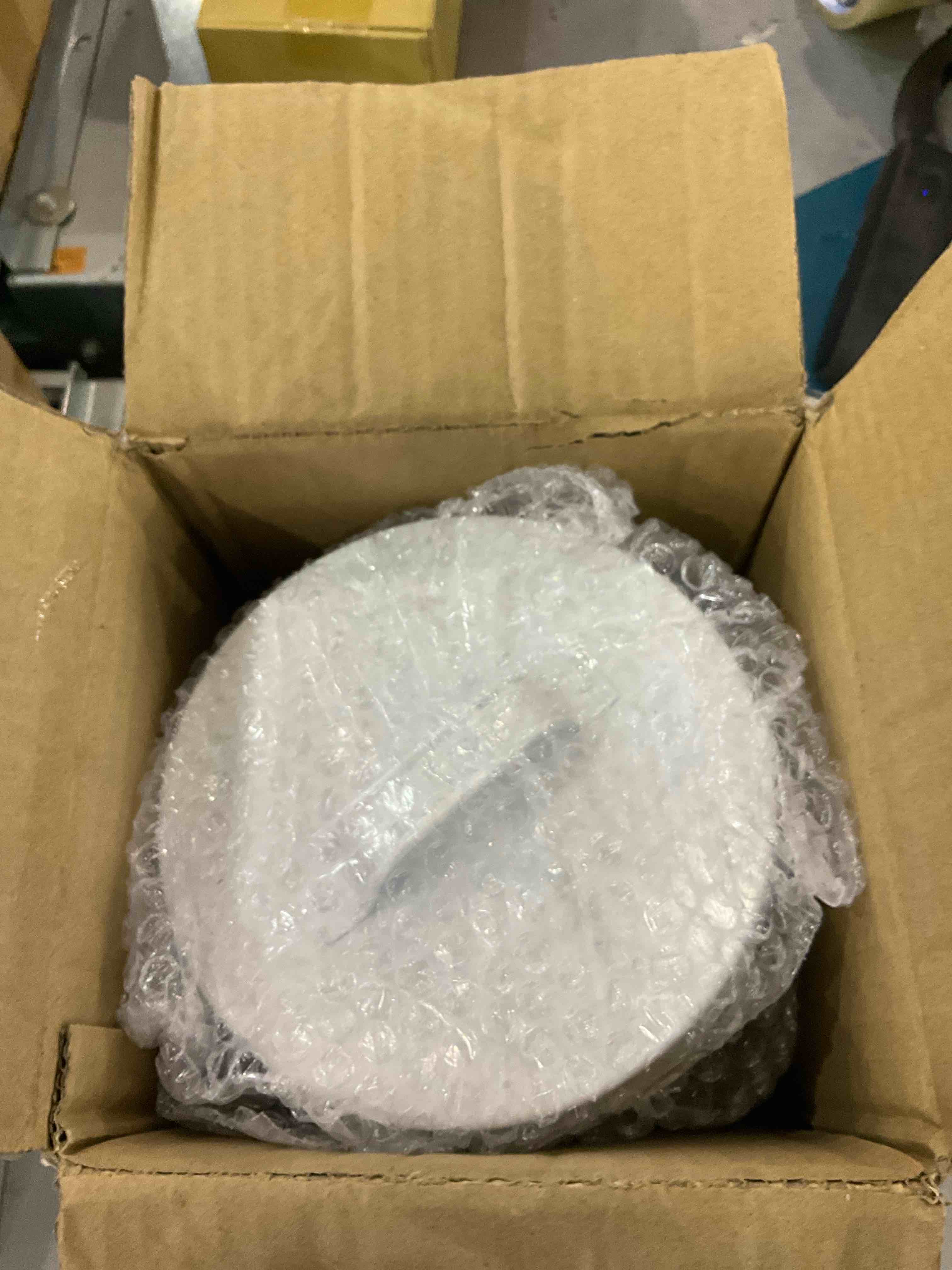 https://s3.amazonaws.com/lotting-images-prod/bidfta/EXS00546958_1695813415312.jpeg