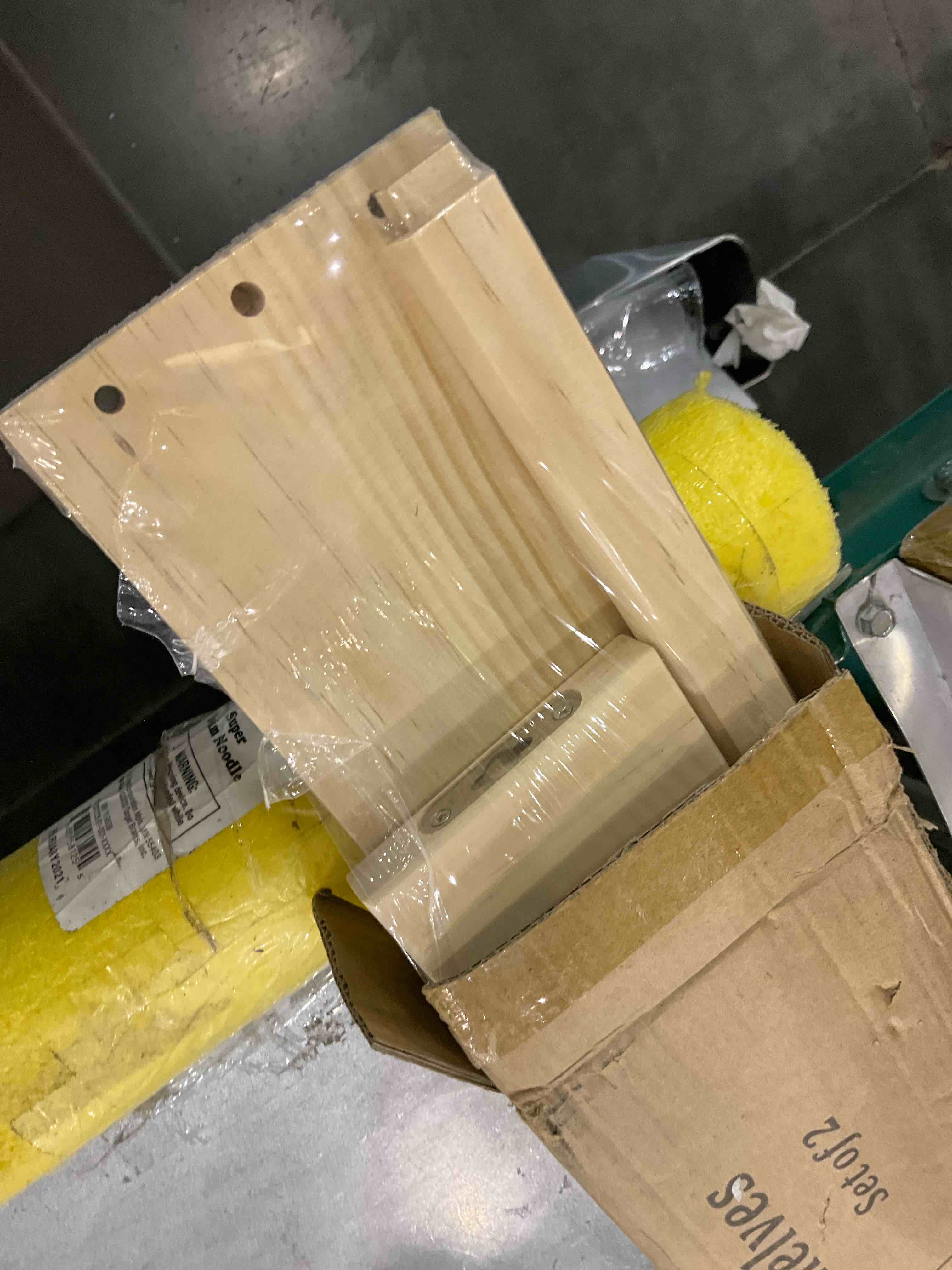 https://s3.amazonaws.com/lotting-images-prod/bidfta/EXS00547923_1695911775661.jpeg