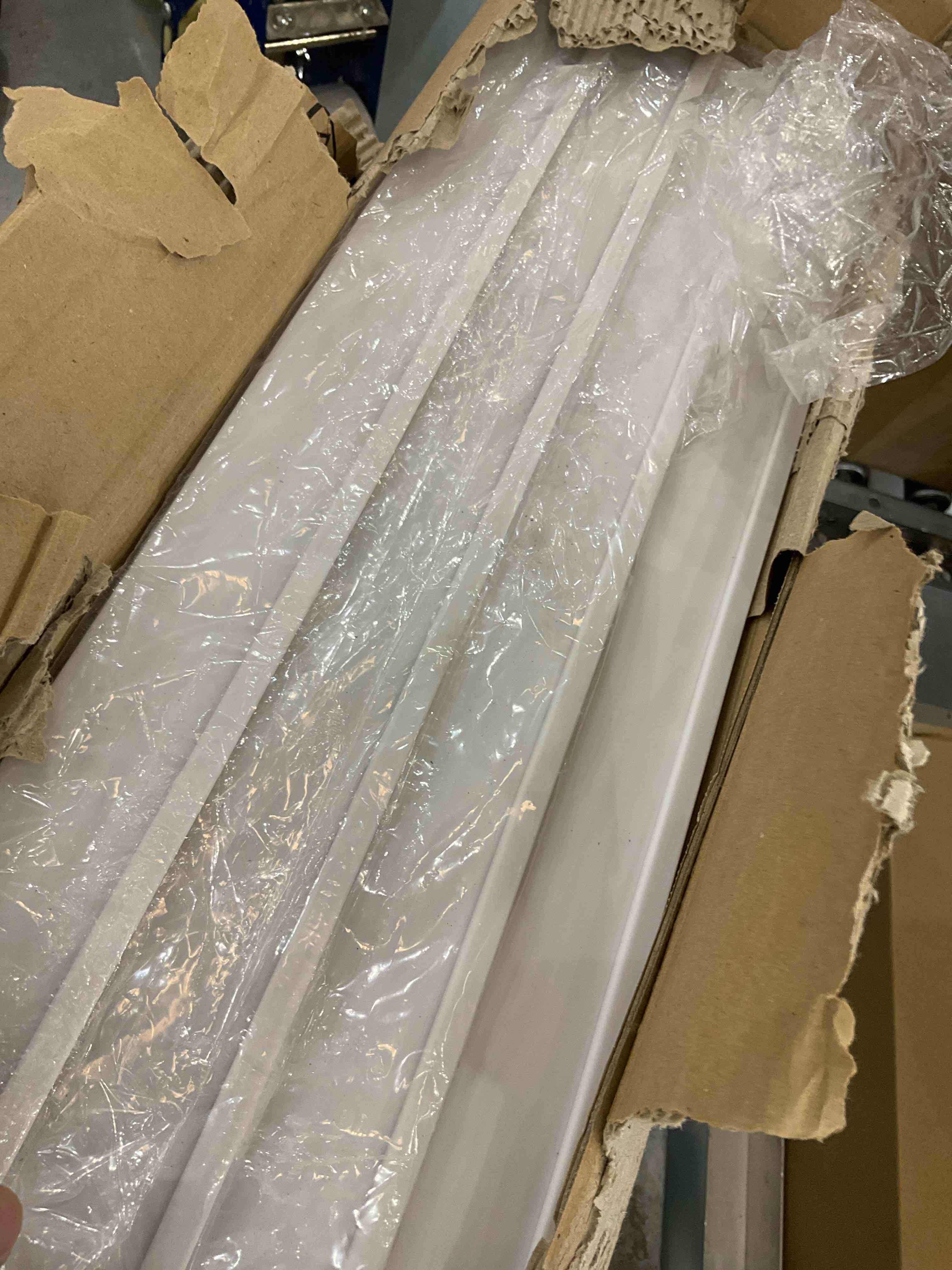 https://s3.amazonaws.com/lotting-images-prod/bidfta/EXS00548626_1695742227047.jpeg