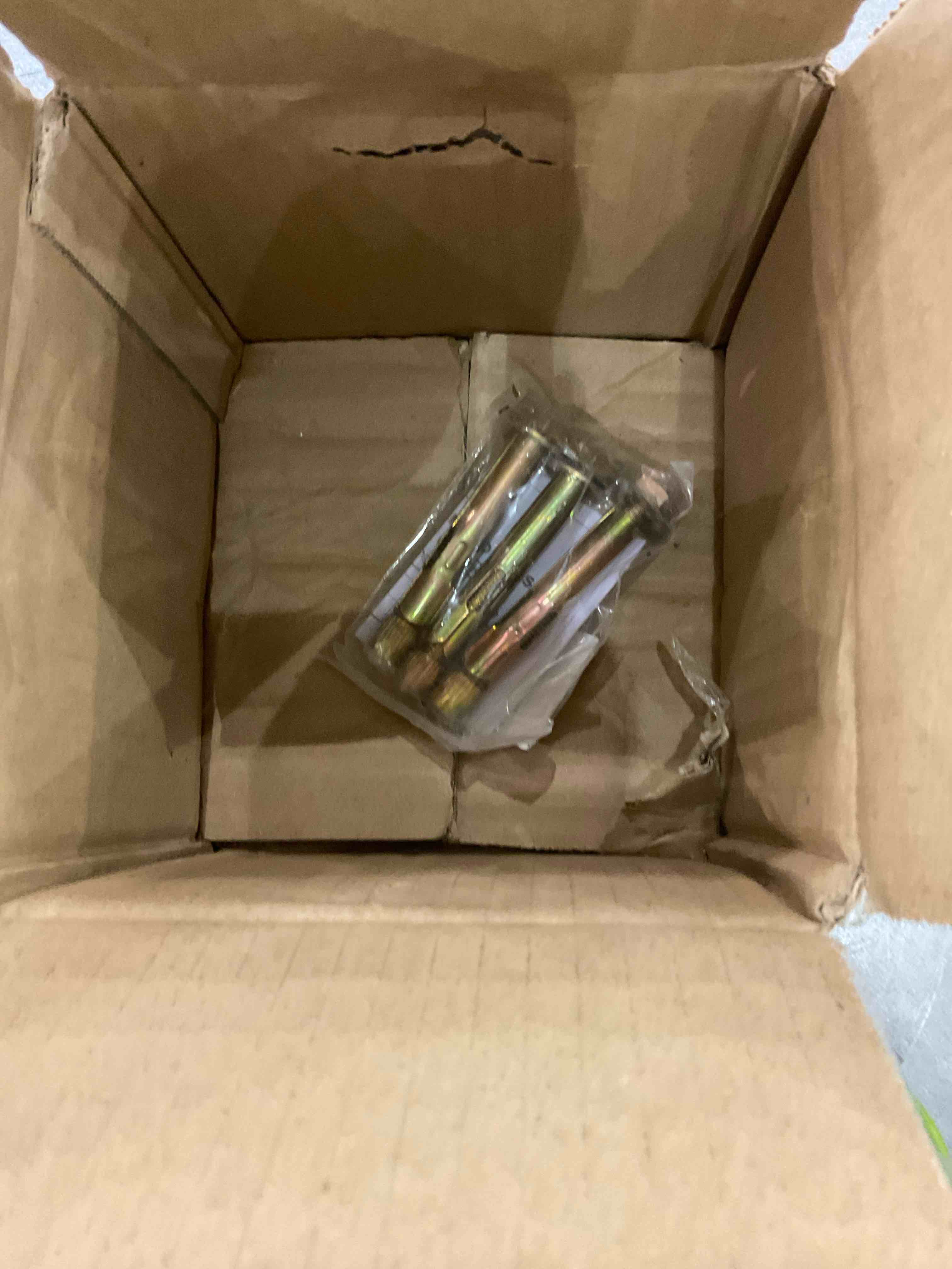 https://s3.amazonaws.com/lotting-images-prod/bidfta/EXS00549226_1695904348442.jpeg