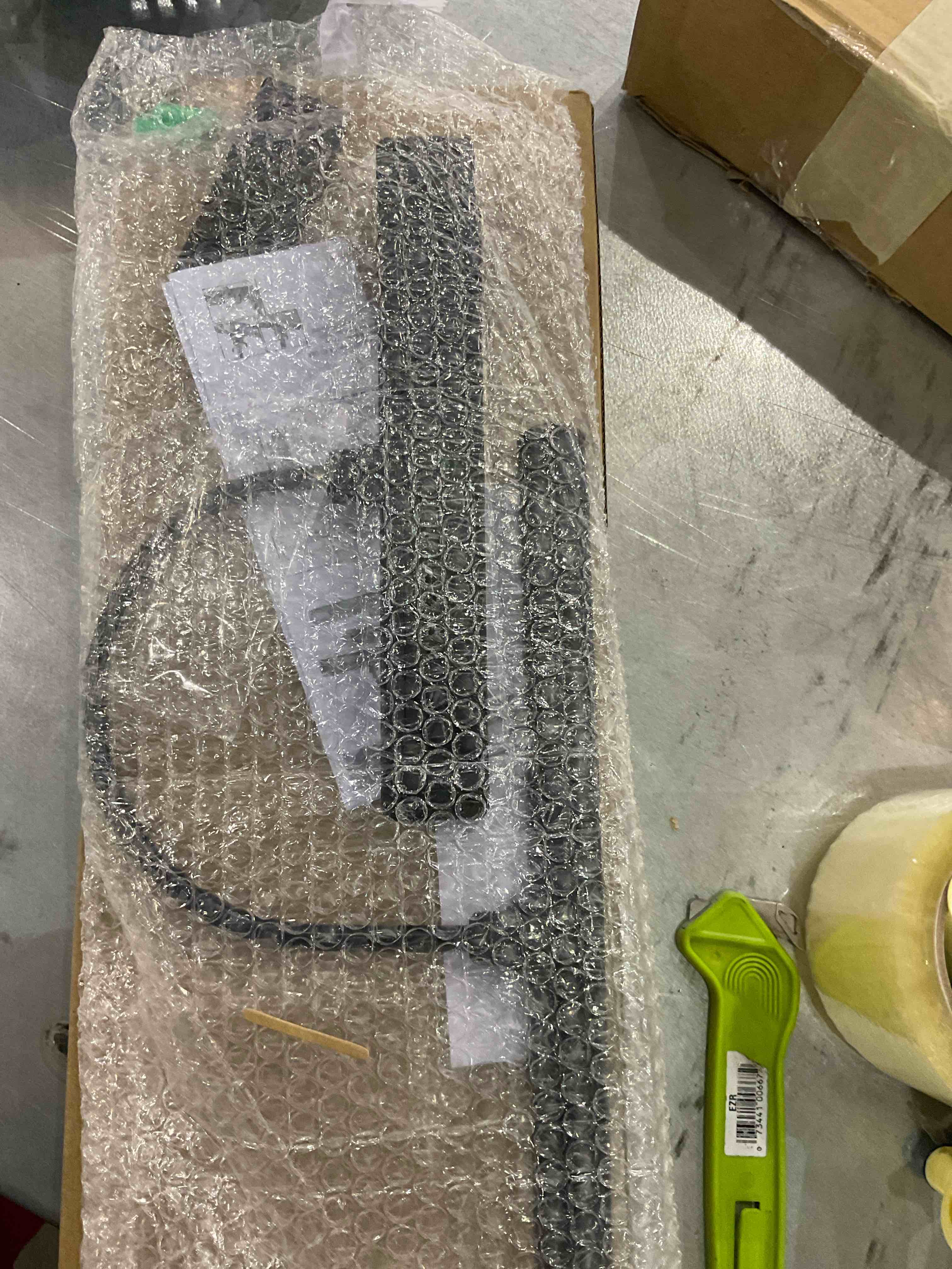 https://s3.amazonaws.com/lotting-images-prod/bidfta/EXS00549227_1695904517736.jpeg