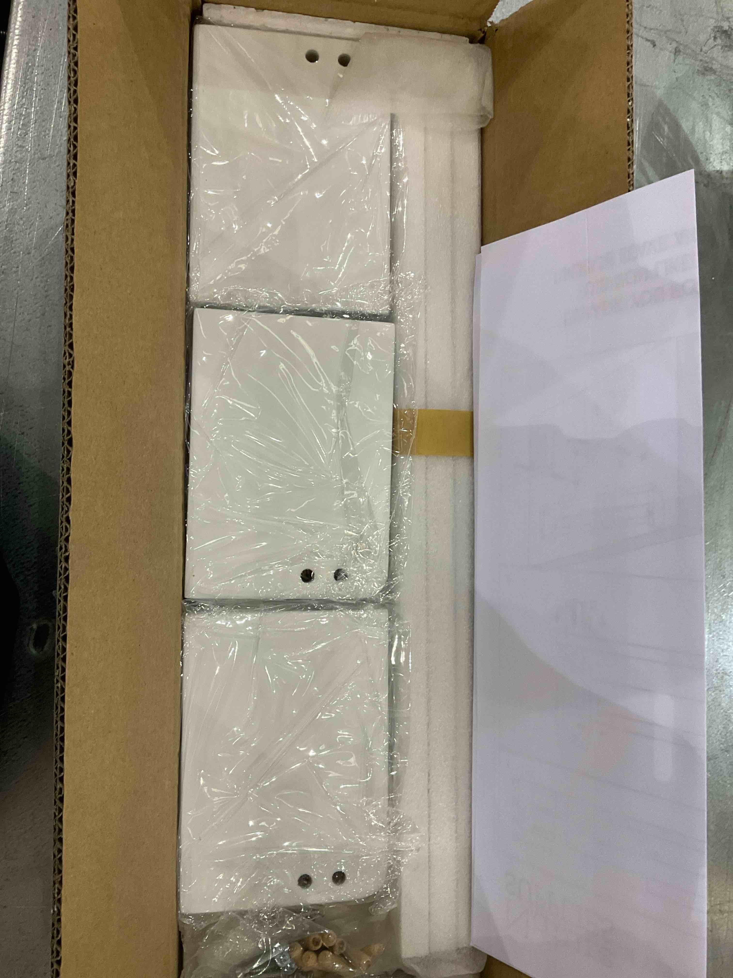 https://s3.amazonaws.com/lotting-images-prod/bidfta/EXS00549860_1695927116352.jpeg