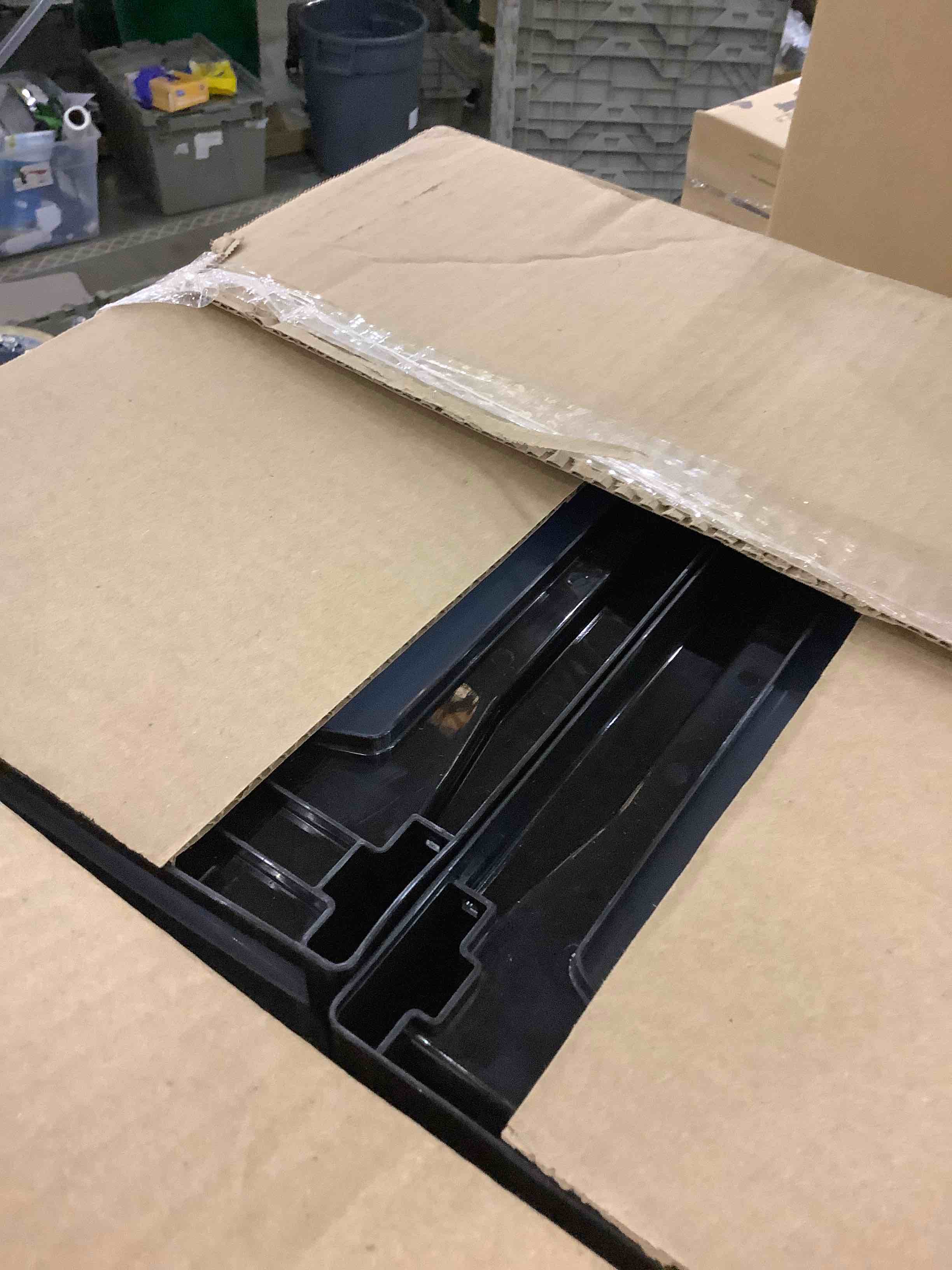 https://s3.amazonaws.com/lotting-images-prod/bidfta/EXS00552343_1693944462417.jpeg