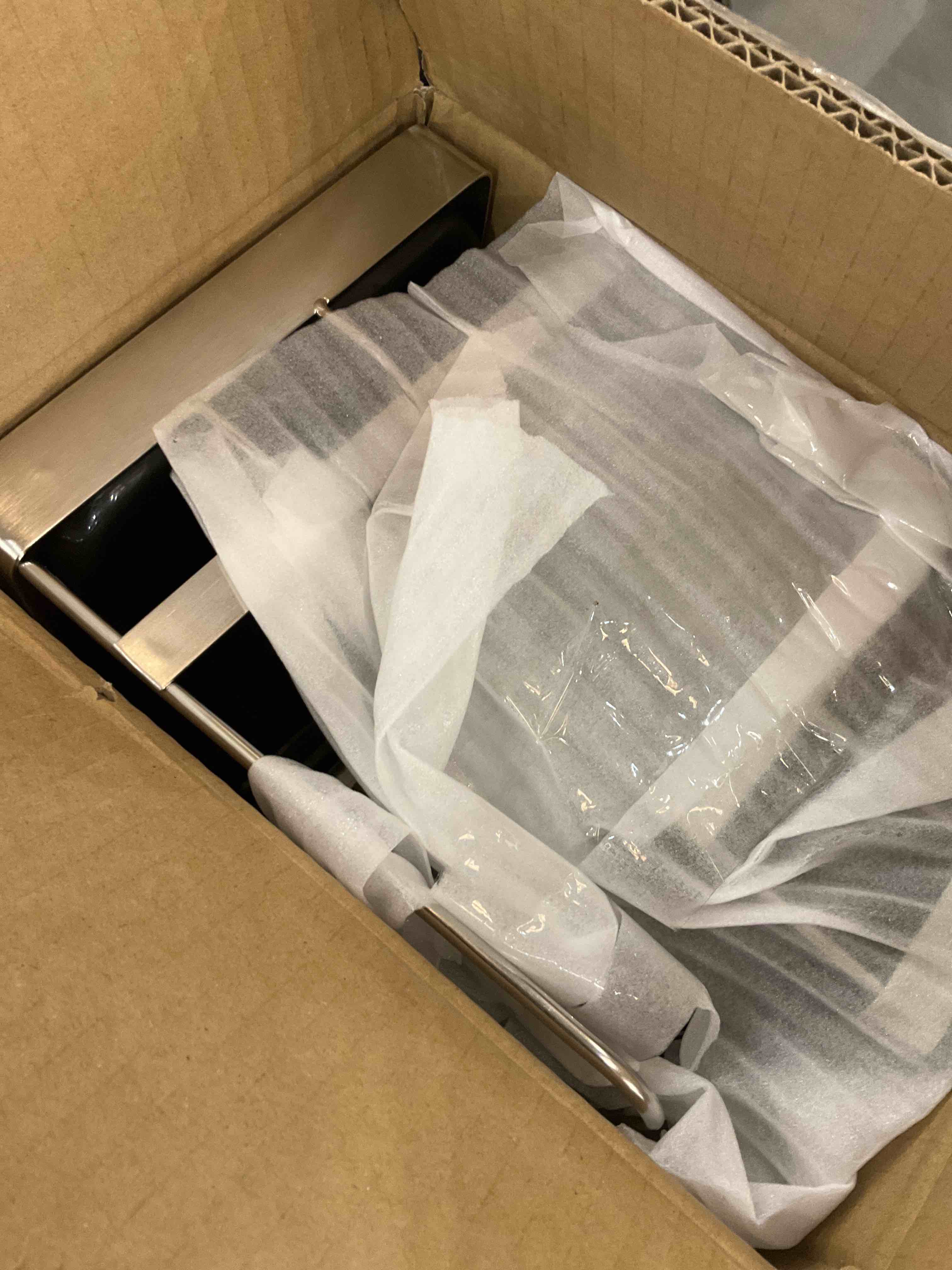 https://s3.amazonaws.com/lotting-images-prod/bidfta/EXS00553574_1693588430262.jpeg