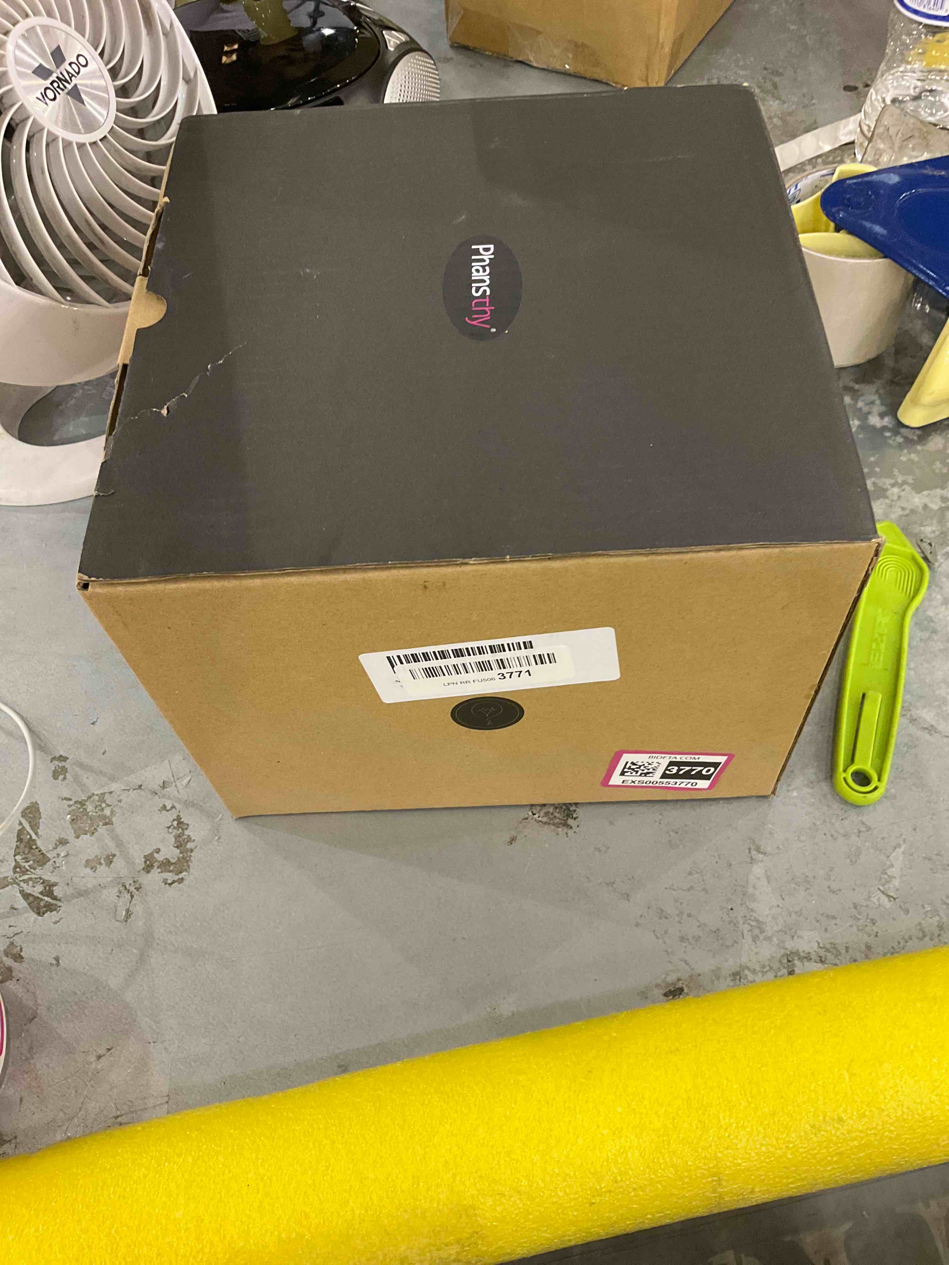 https://s3.amazonaws.com/lotting-images-prod/bidfta/EXS00553770_1694013586271.jpeg