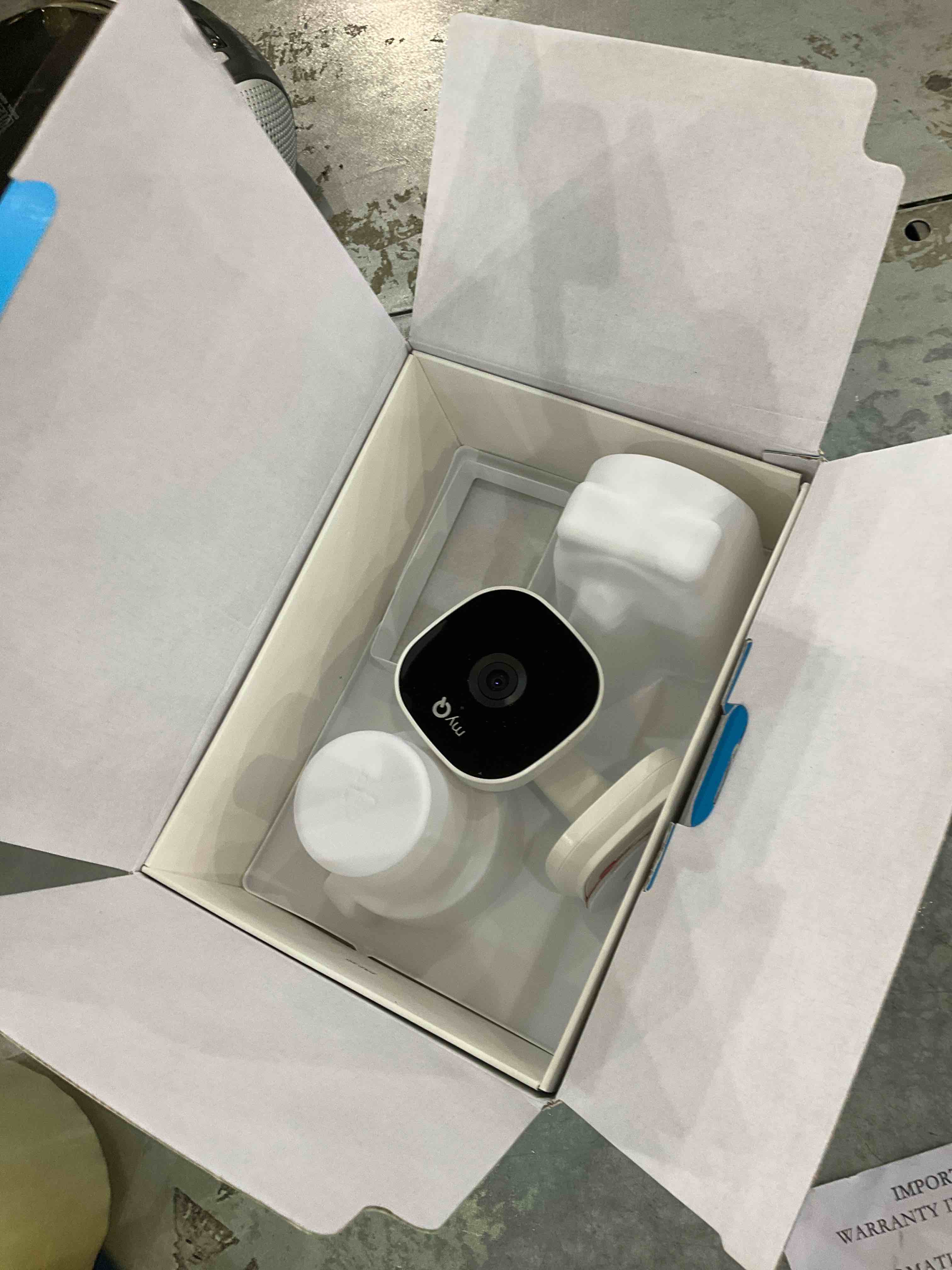 https://s3.amazonaws.com/lotting-images-prod/bidfta/EXS00553823_1694026006217.jpeg