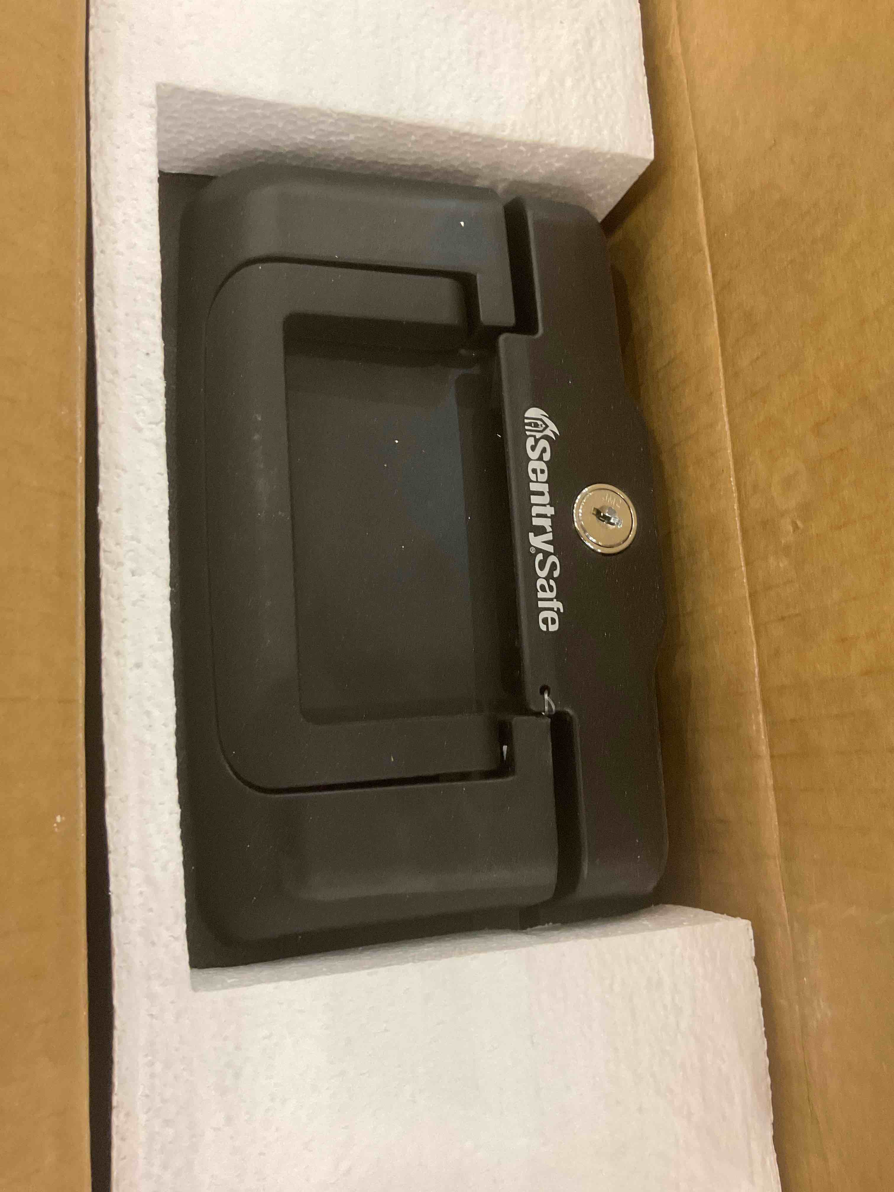 https://s3.amazonaws.com/lotting-images-prod/bidfta/EXS00553883_1694094472155.jpeg