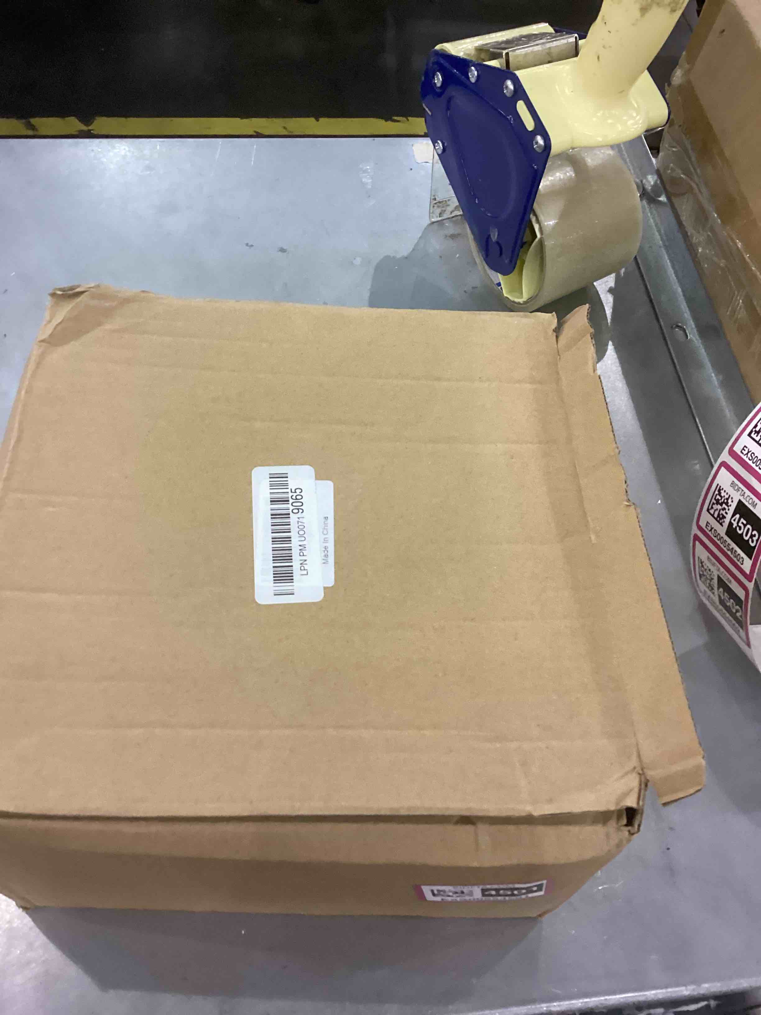 https://s3.amazonaws.com/lotting-images-prod/bidfta/EXS00554501_1693569780094.jpeg