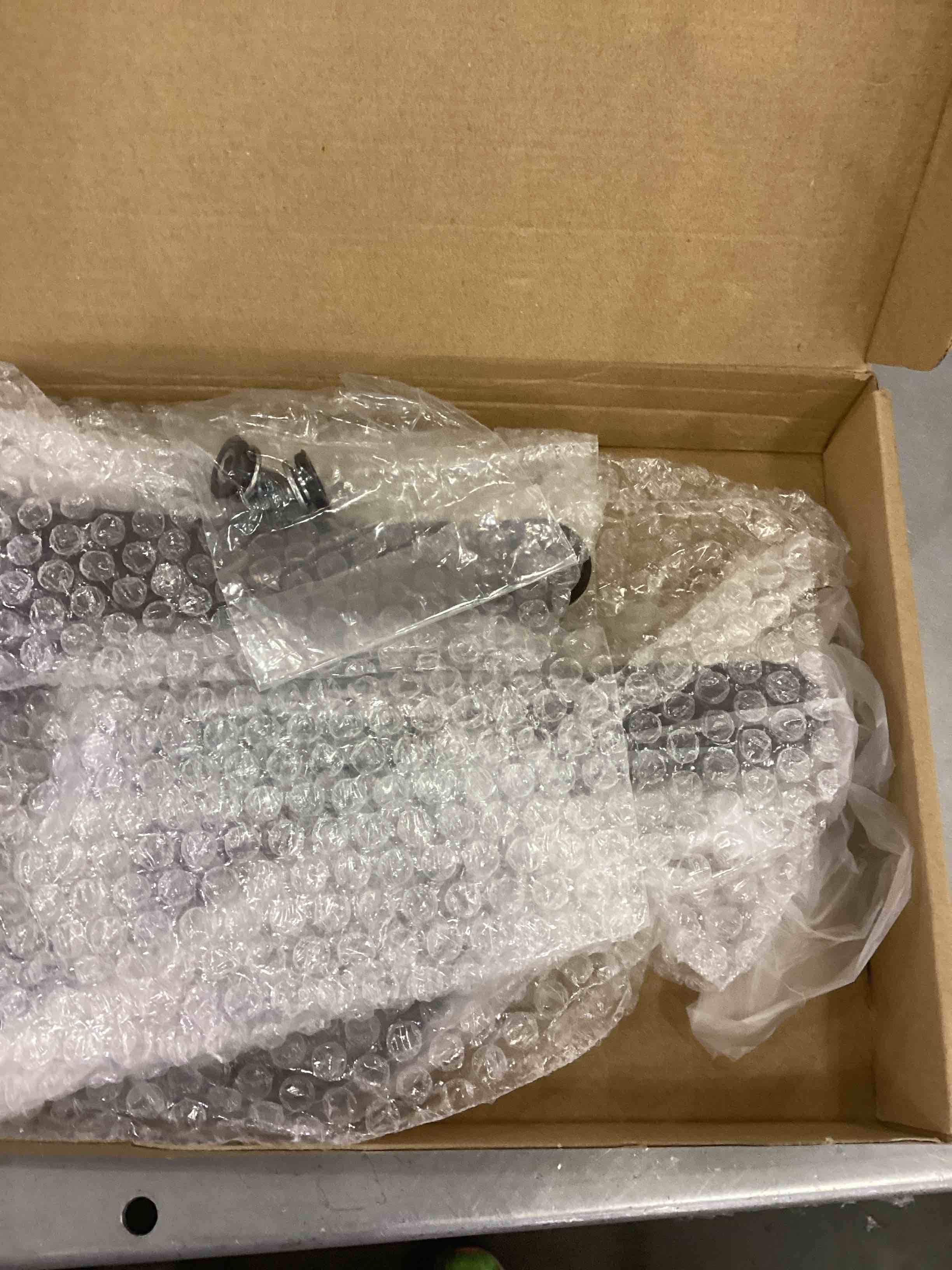 https://s3.amazonaws.com/lotting-images-prod/bidfta/EXS00554633_1693594997219.jpeg