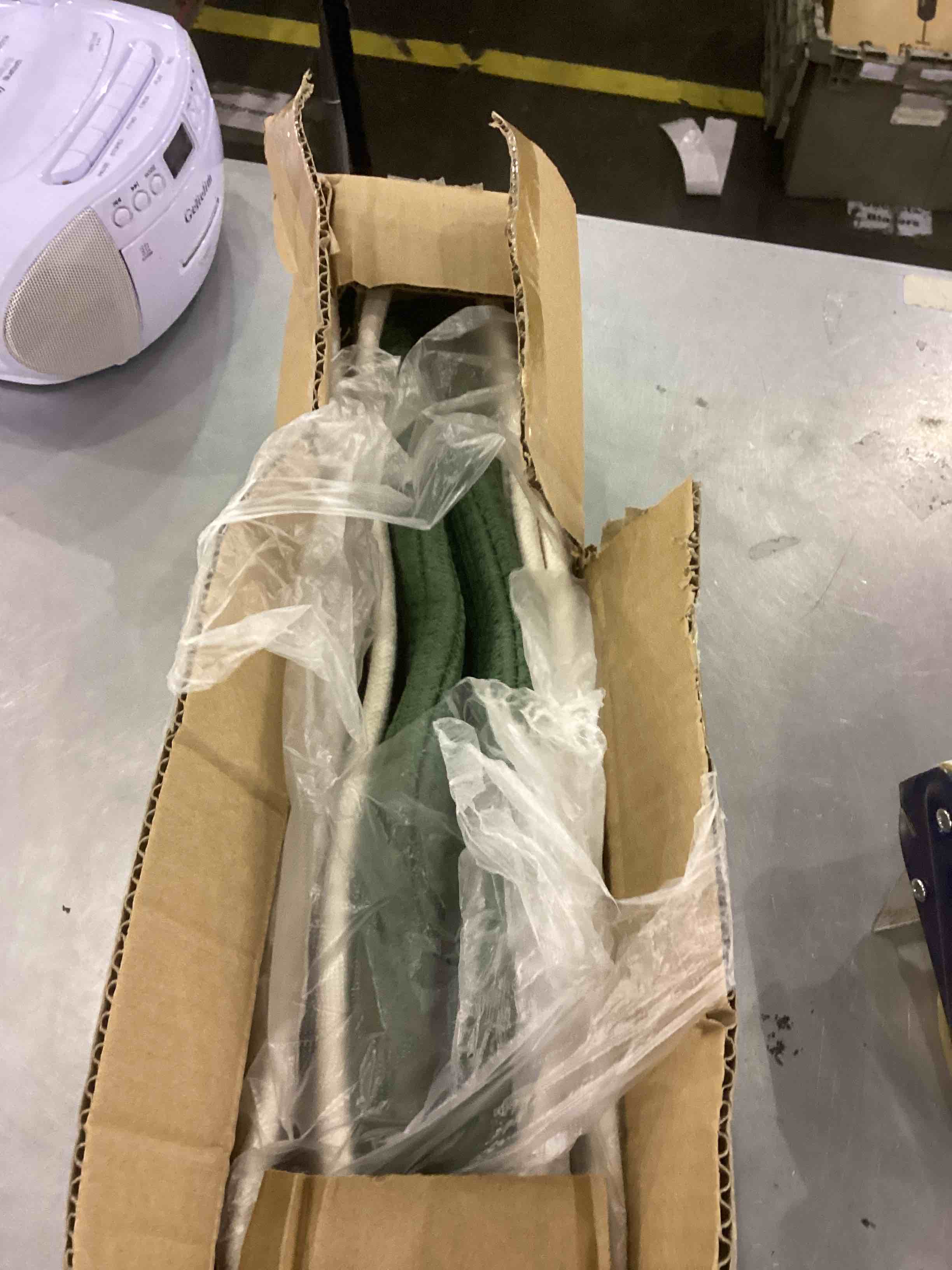 https://s3.amazonaws.com/lotting-images-prod/bidfta/EXS00554653_1693912614881.jpeg