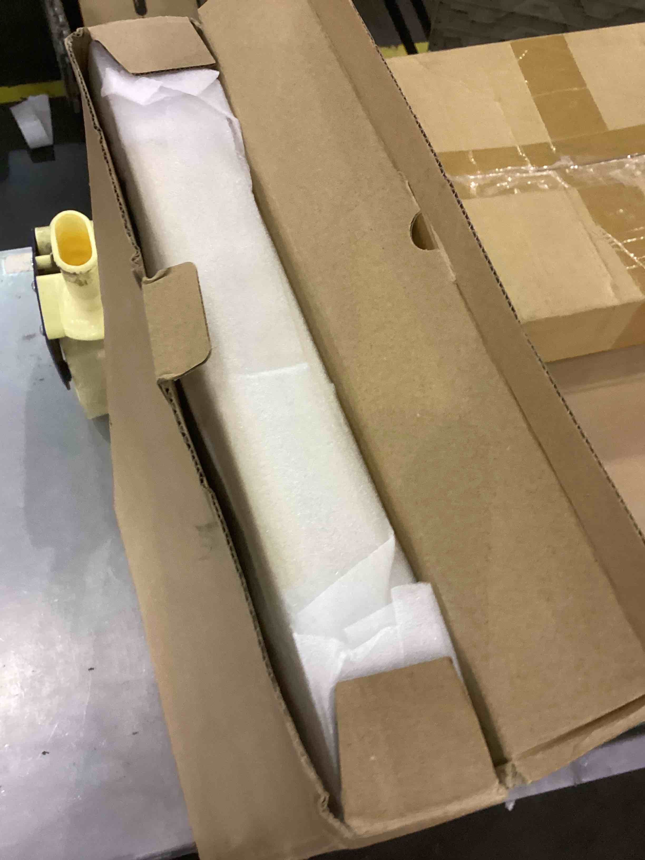 https://s3.amazonaws.com/lotting-images-prod/bidfta/EXS00554674_1693914483354.jpeg