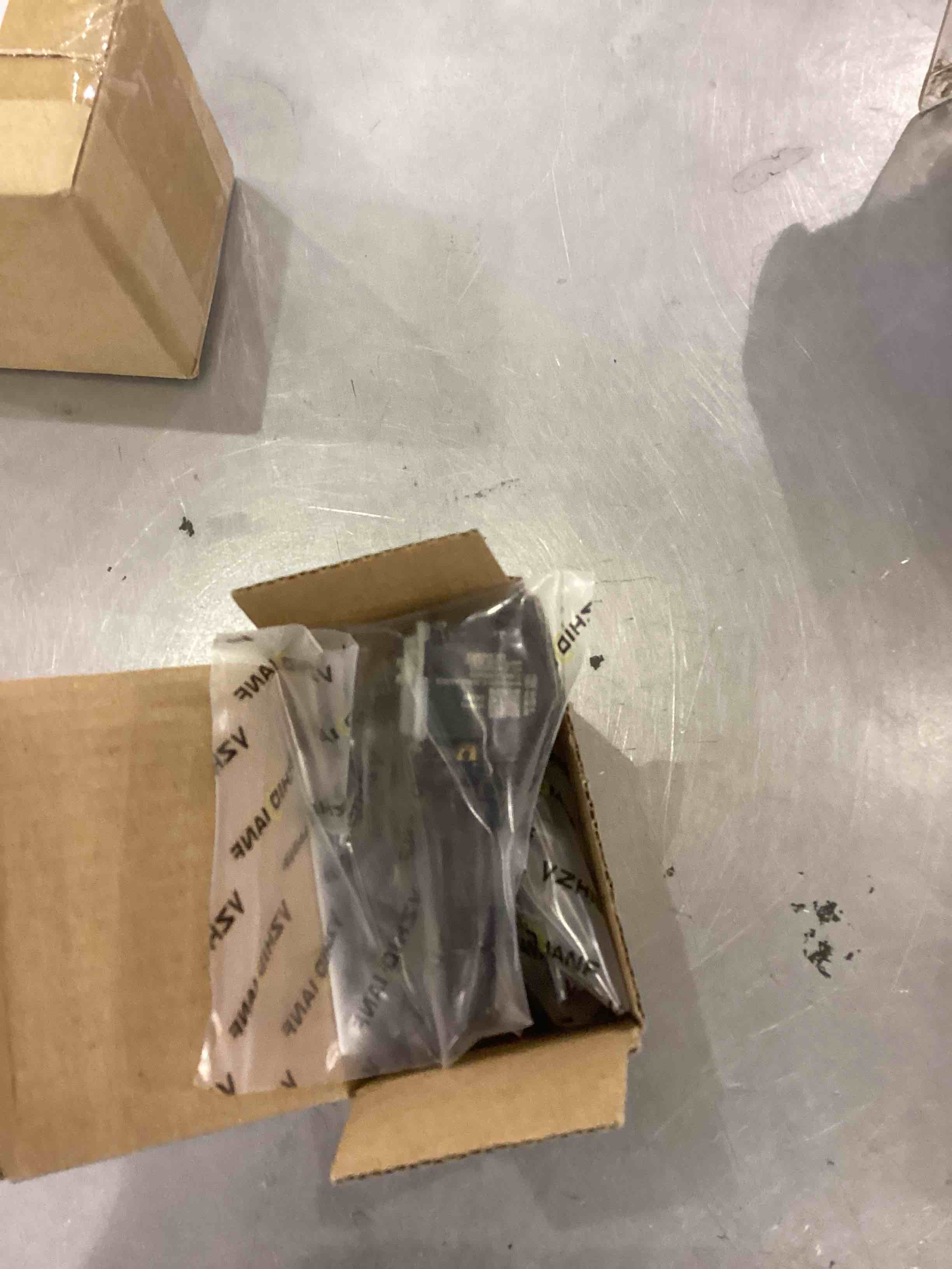 https://s3.amazonaws.com/lotting-images-prod/bidfta/EXS00554797_1693927192436.jpeg