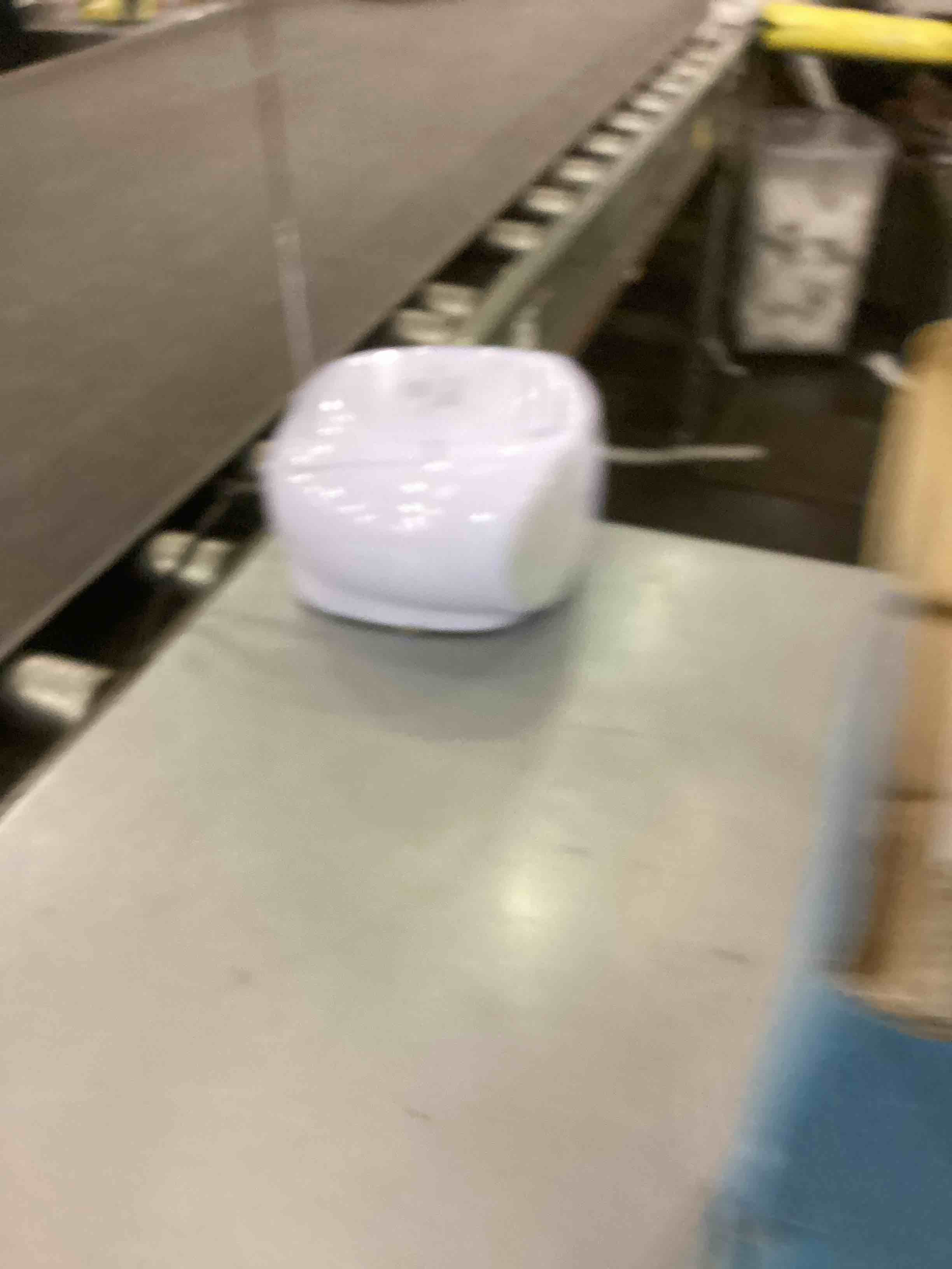 https://s3.amazonaws.com/lotting-images-prod/bidfta/EXS00554871_1693938801644.jpeg
