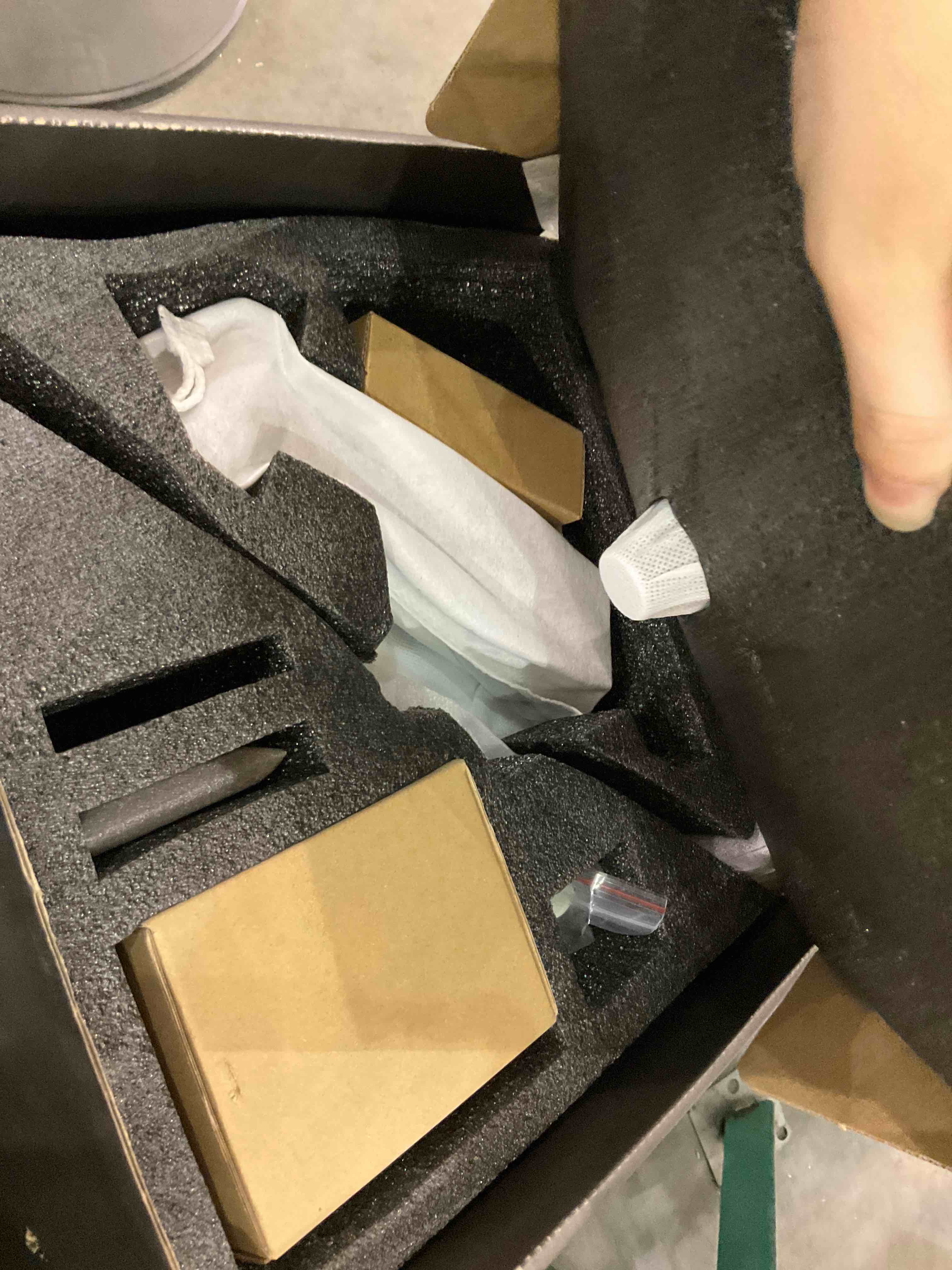 https://s3.amazonaws.com/lotting-images-prod/bidfta/EXS00555067_1693927509173.jpeg