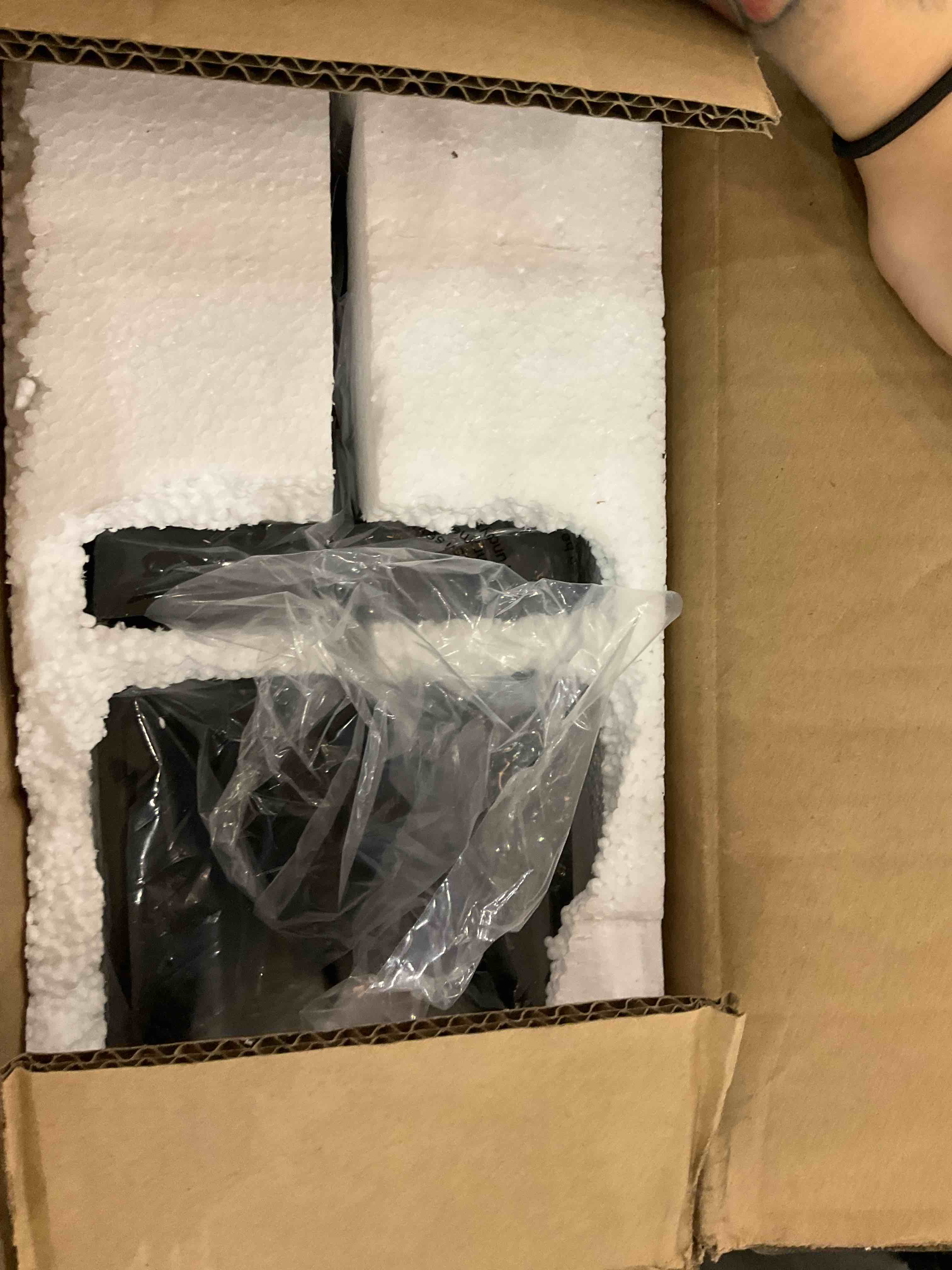 https://s3.amazonaws.com/lotting-images-prod/bidfta/EXS00555085_1693932170192.jpeg