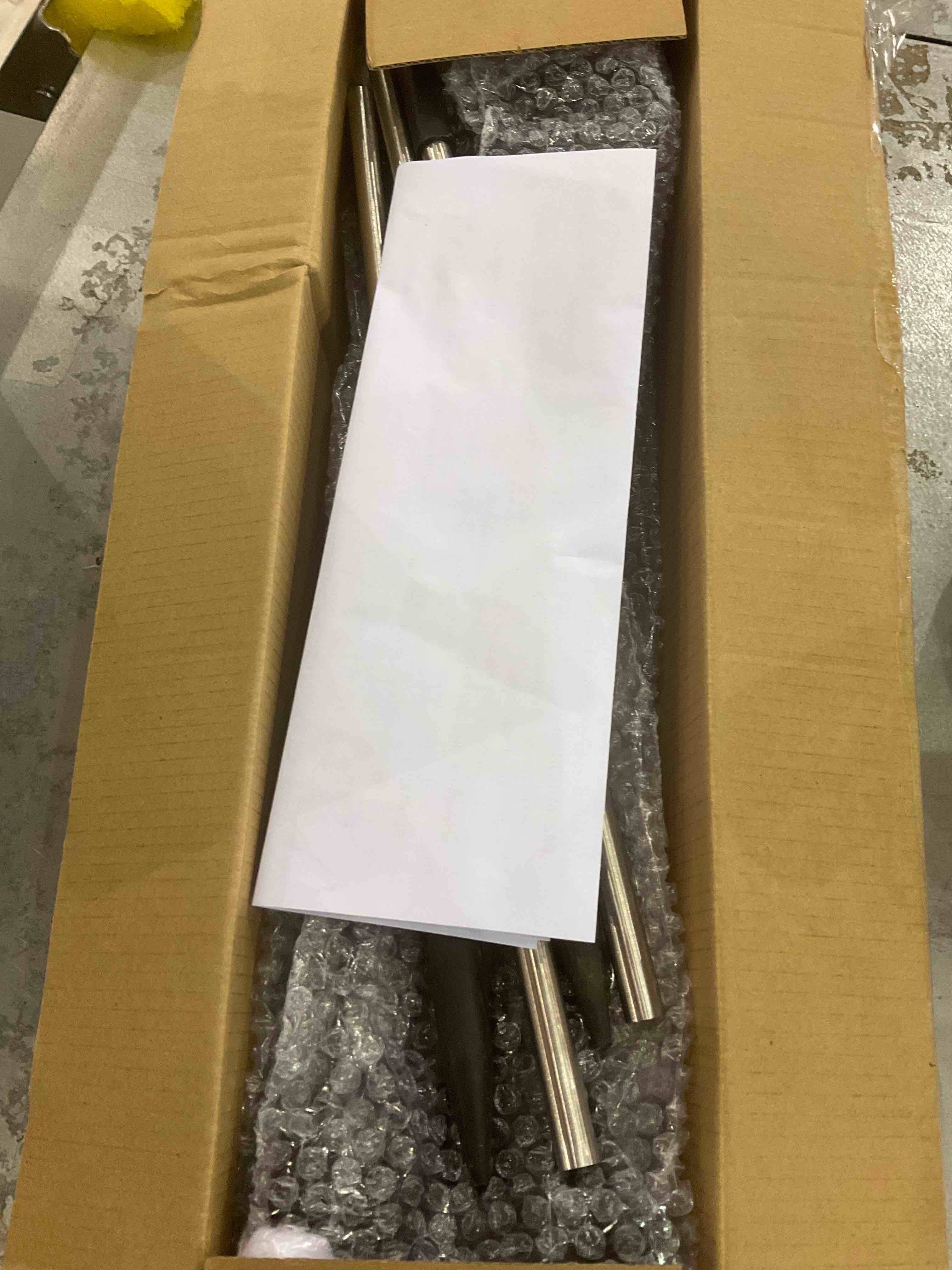 https://s3.amazonaws.com/lotting-images-prod/bidfta/EXS00555190_1694008027608.jpeg