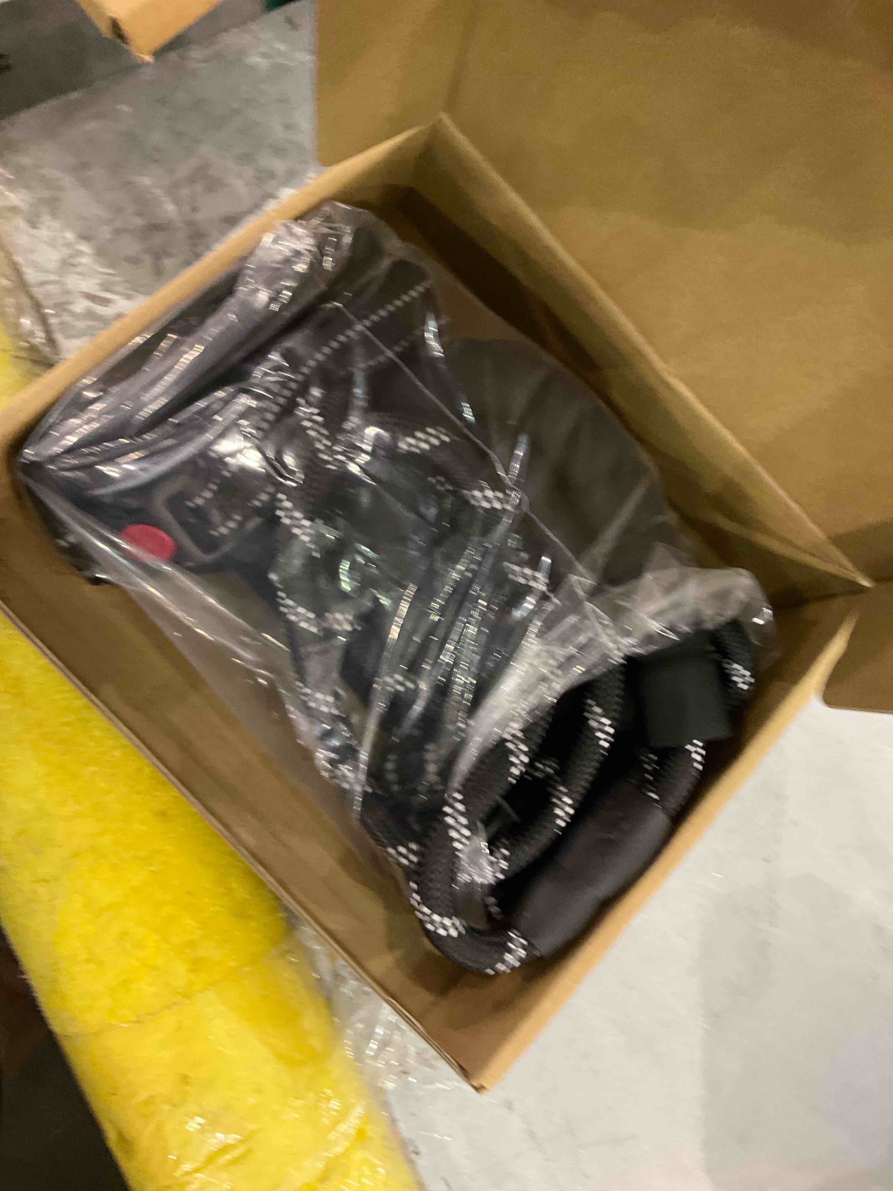 https://s3.amazonaws.com/lotting-images-prod/bidfta/EXS00555333_1694087926989.jpeg