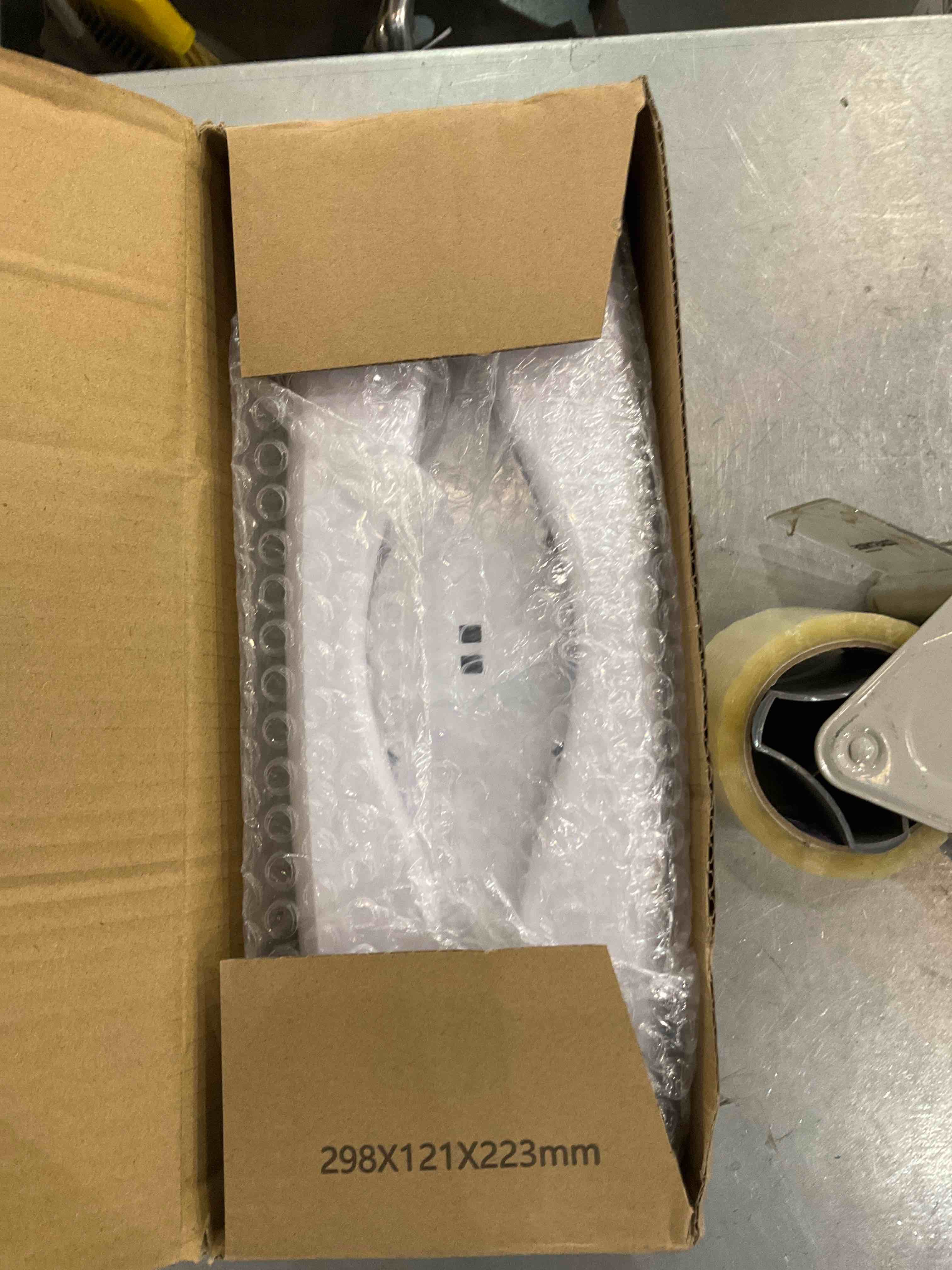 https://s3.amazonaws.com/lotting-images-prod/bidfta/EXS00555653_1693940628039.jpeg