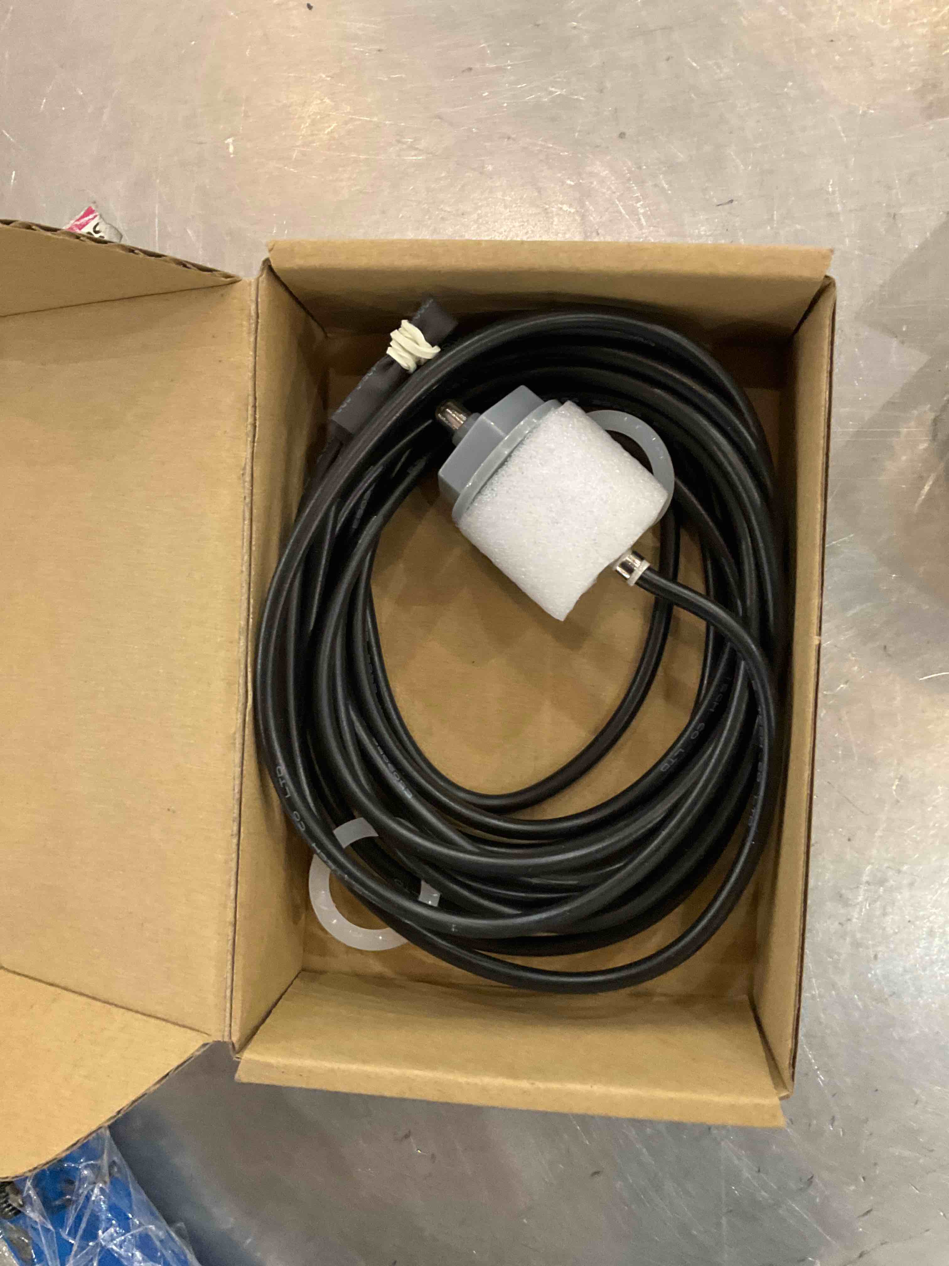https://s3.amazonaws.com/lotting-images-prod/bidfta/EXS00555982_1694443195098.jpeg