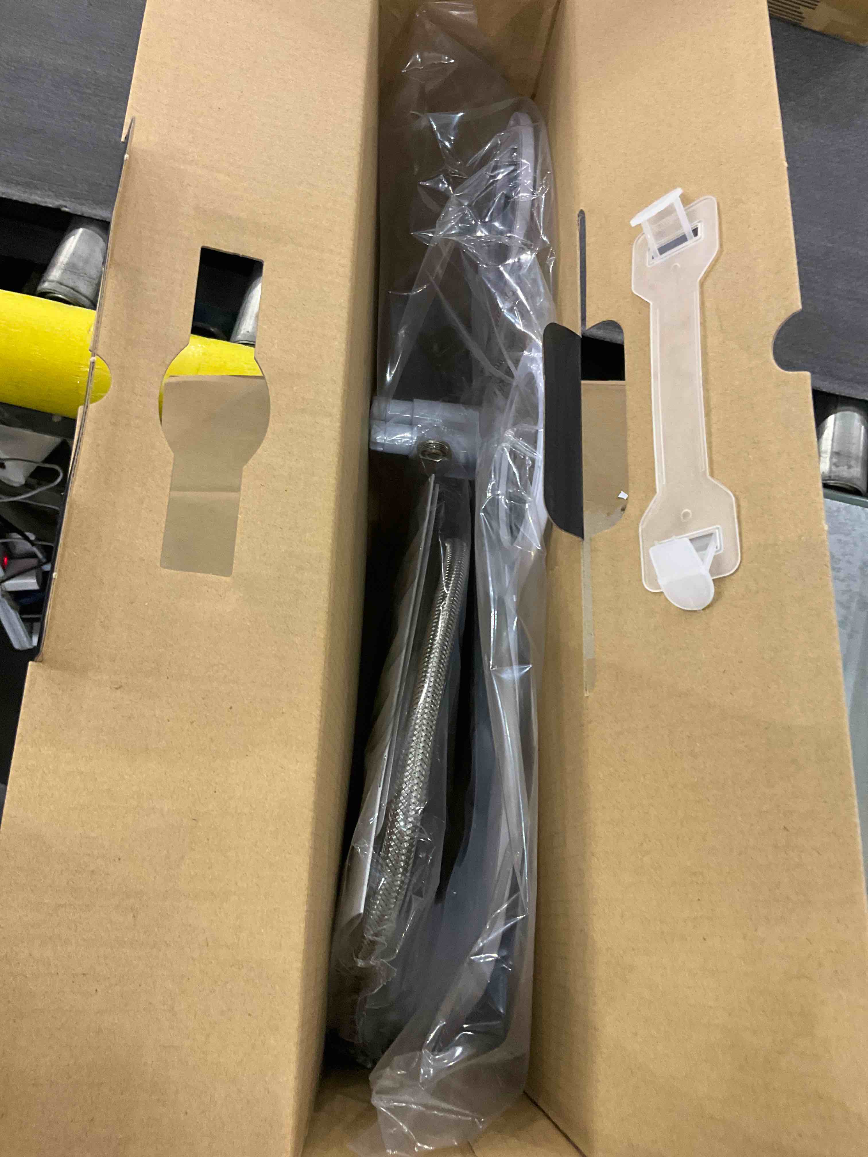 https://s3.amazonaws.com/lotting-images-prod/bidfta/EXS00557353_1694087767473.jpeg