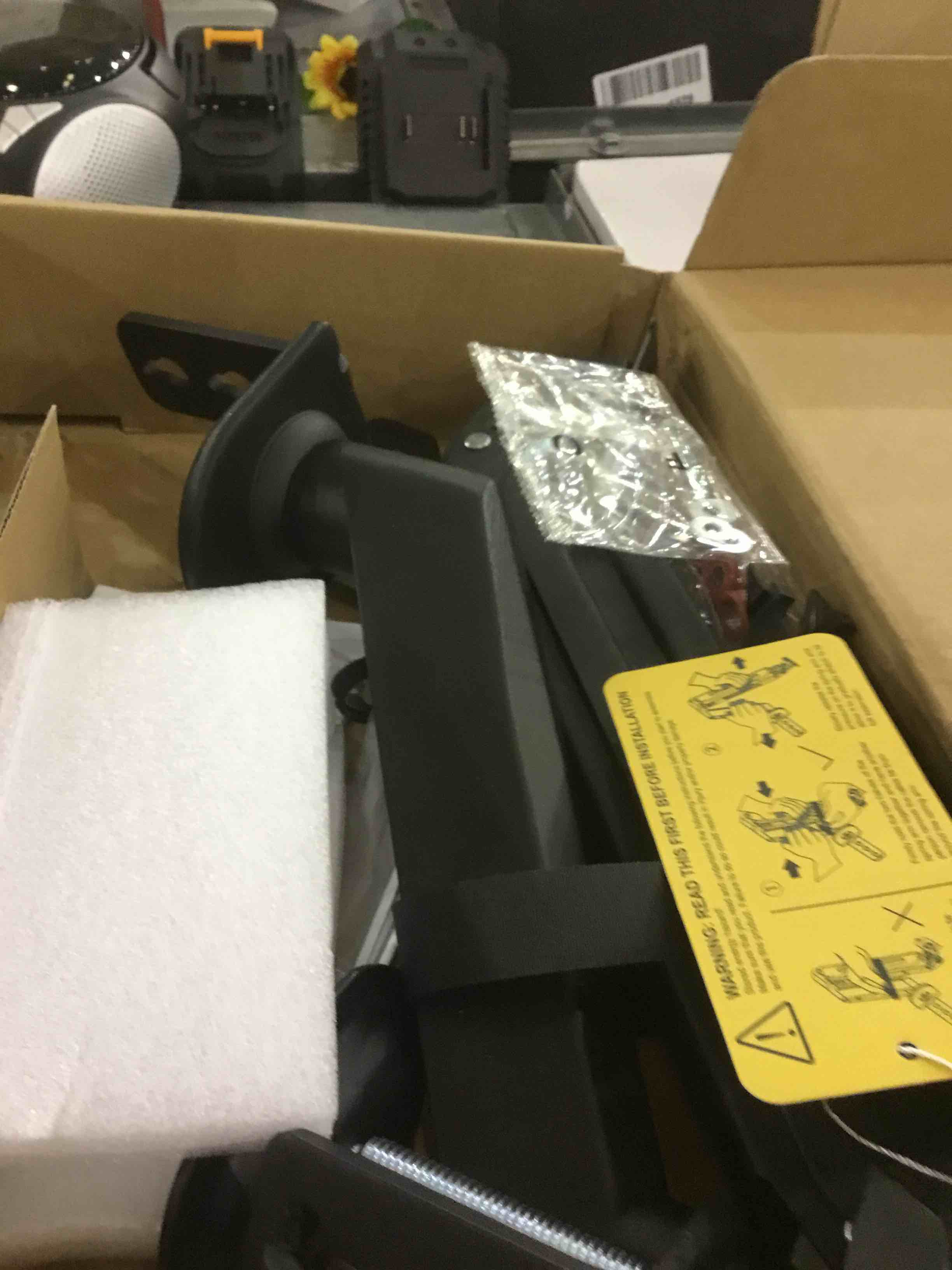 https://s3.amazonaws.com/lotting-images-prod/bidfta/EXS00557670_1693939823032.jpeg