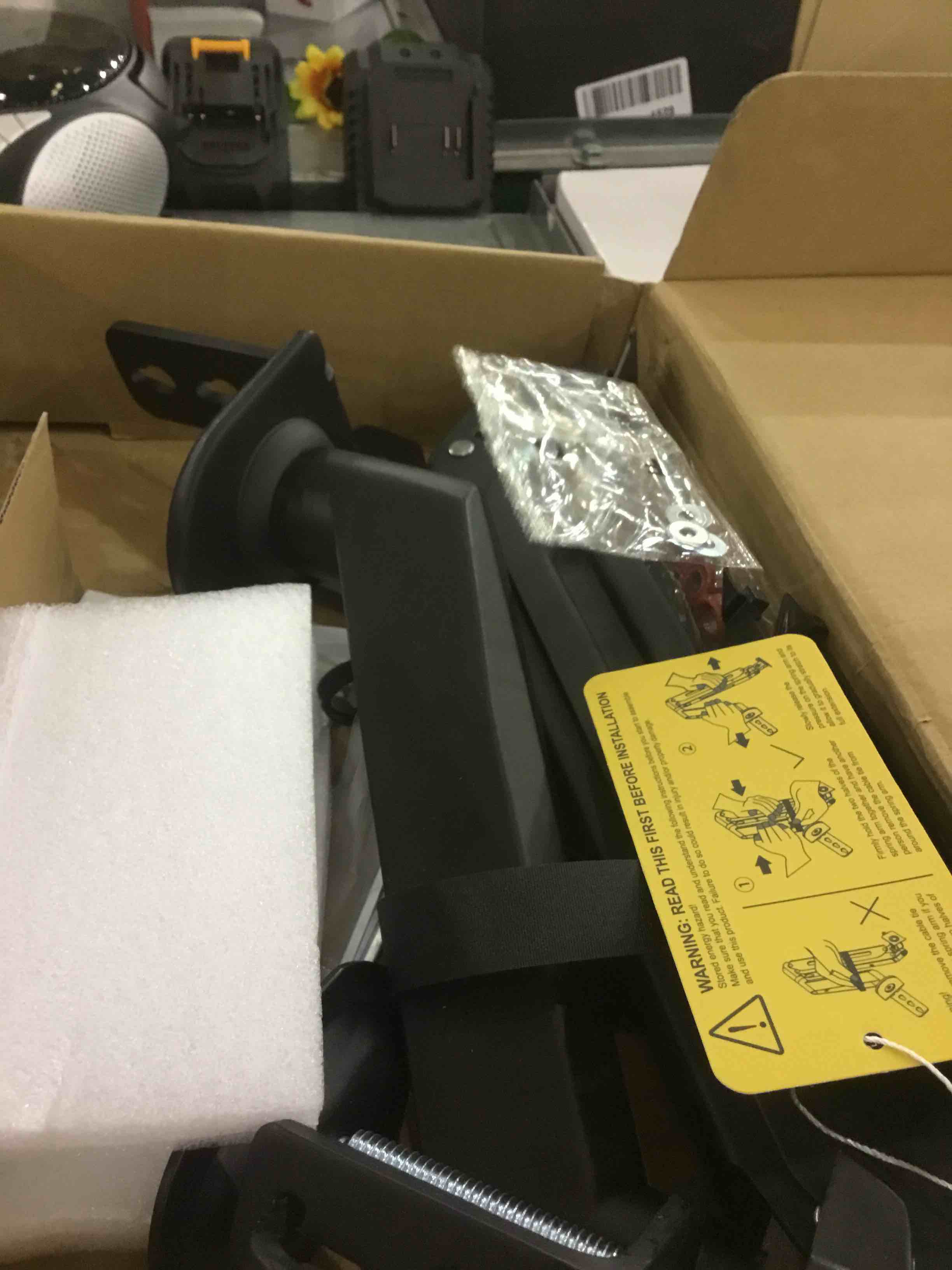 https://s3.amazonaws.com/lotting-images-prod/bidfta/EXS00557670_1693939823947.jpeg
