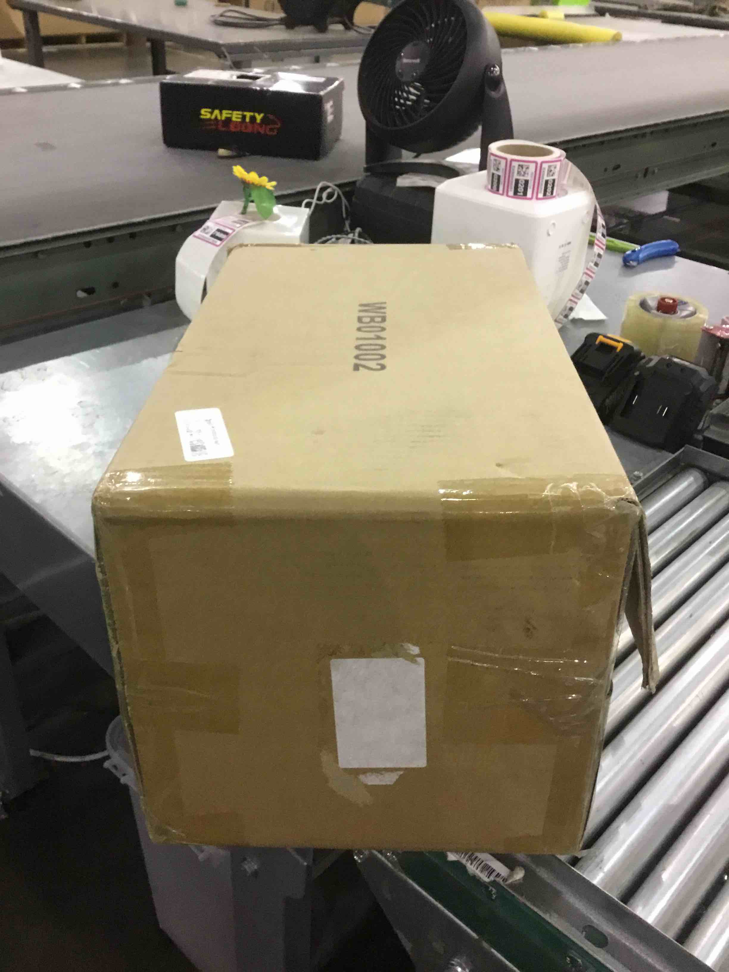 https://s3.amazonaws.com/lotting-images-prod/bidfta/EXS00557689_1693998828198.jpeg