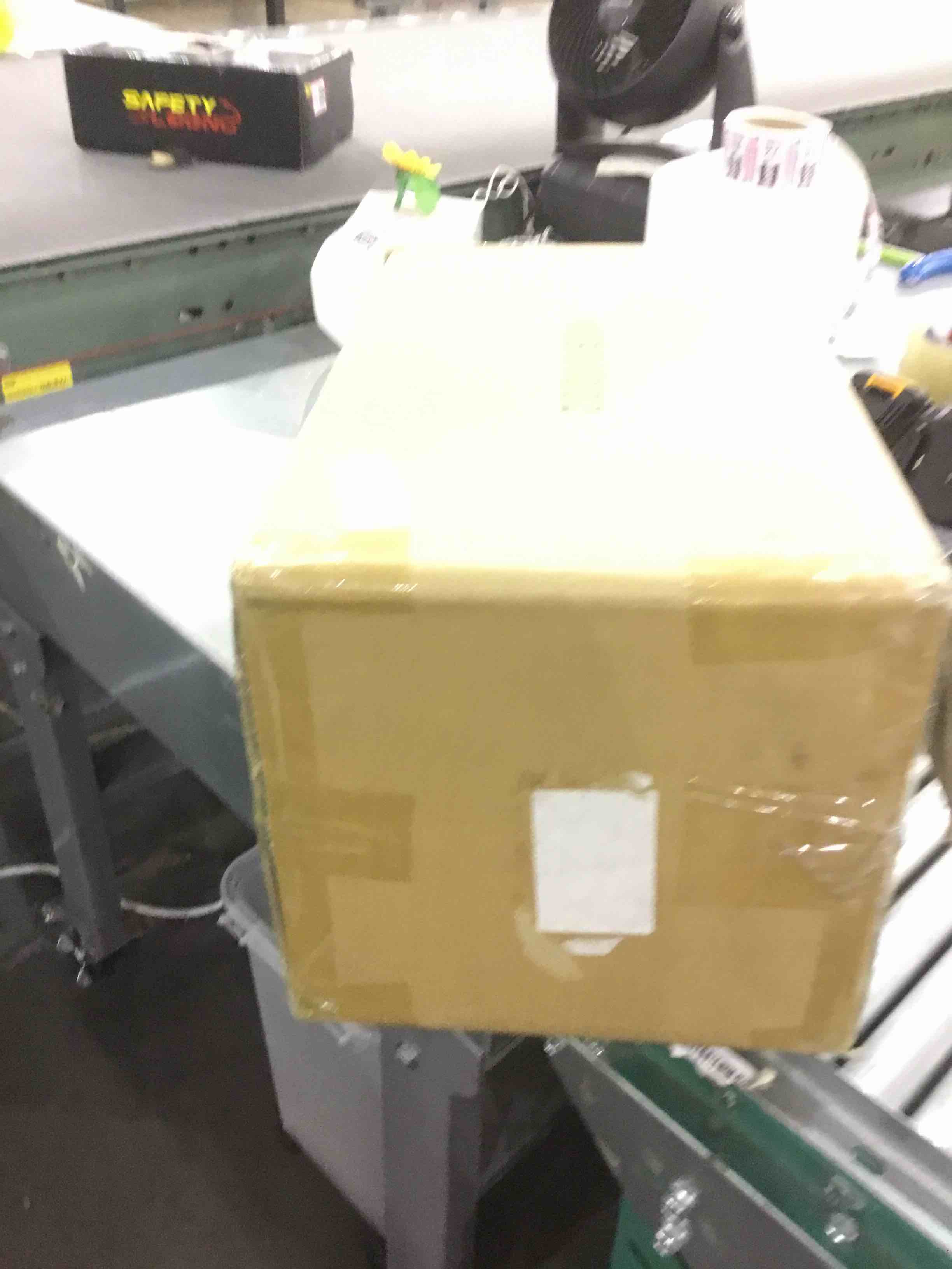 https://s3.amazonaws.com/lotting-images-prod/bidfta/EXS00557689_1693998829345.jpeg