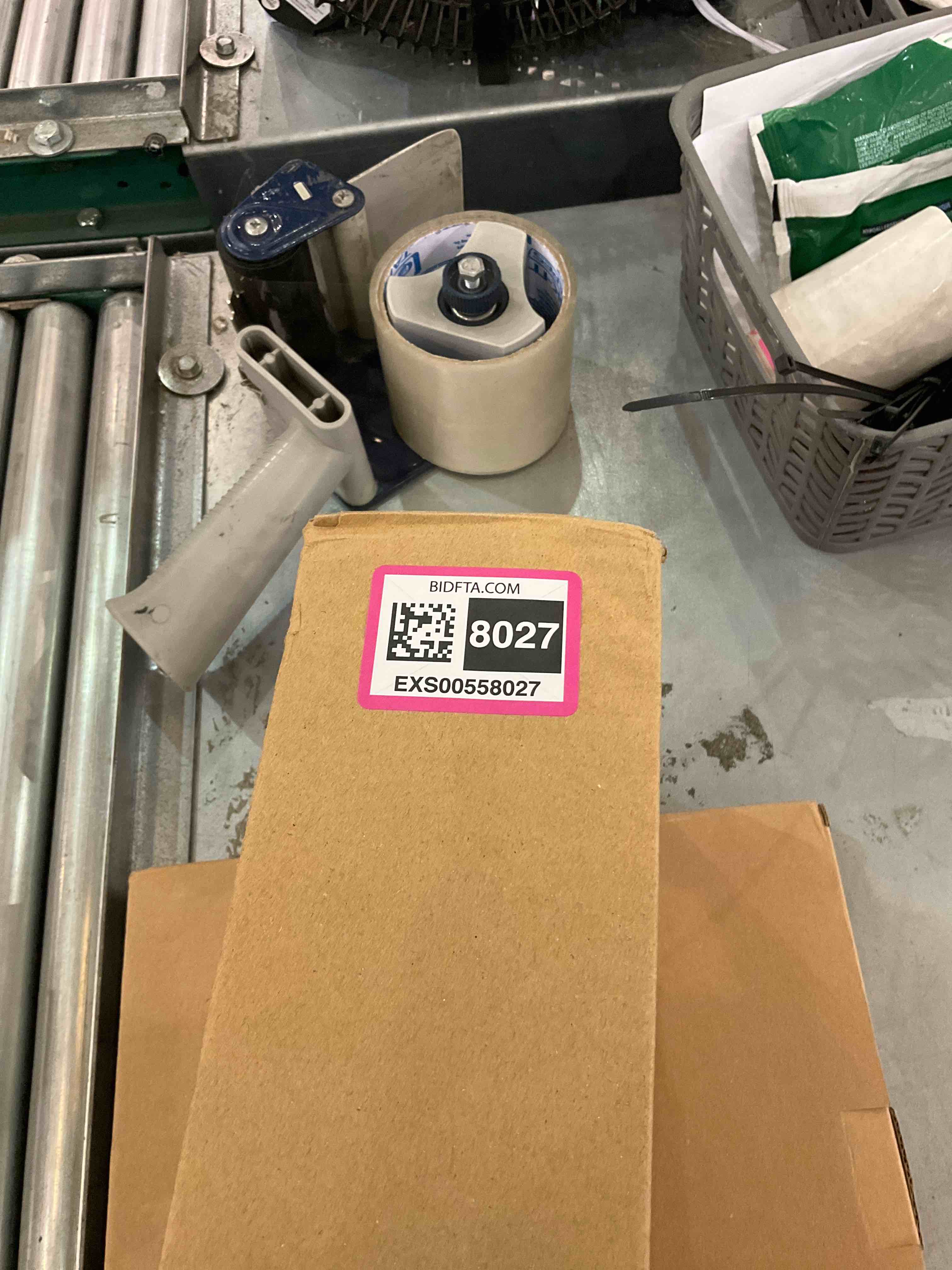 https://s3.amazonaws.com/lotting-images-prod/bidfta/EXS00558027_1693932372915.jpeg