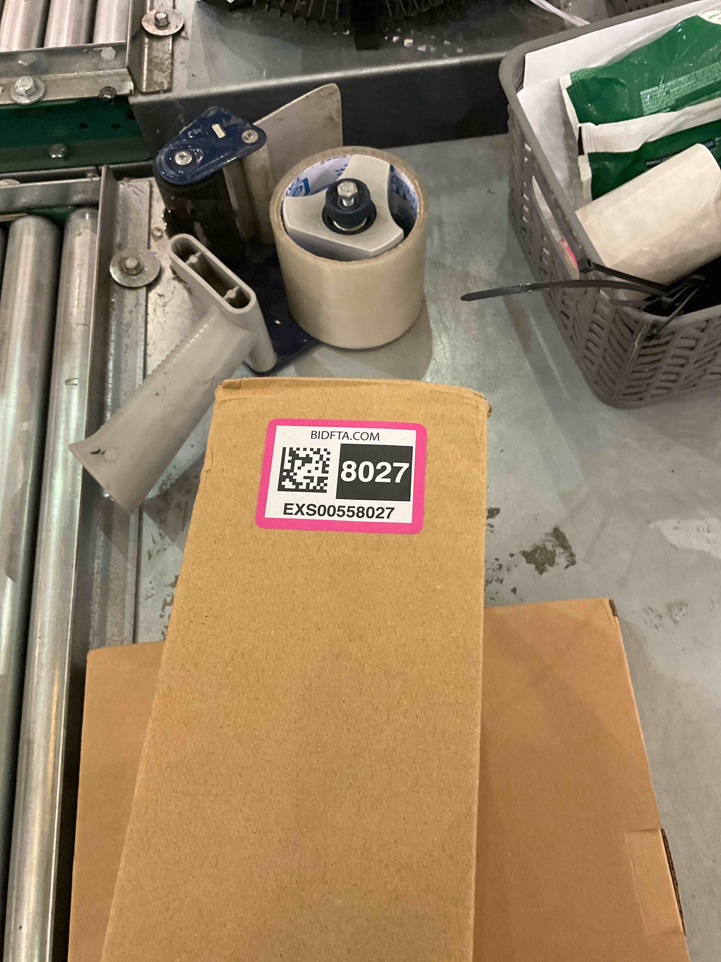 https://s3.amazonaws.com/lotting-images-prod/bidfta/EXS00558027_1693932373827.jpeg