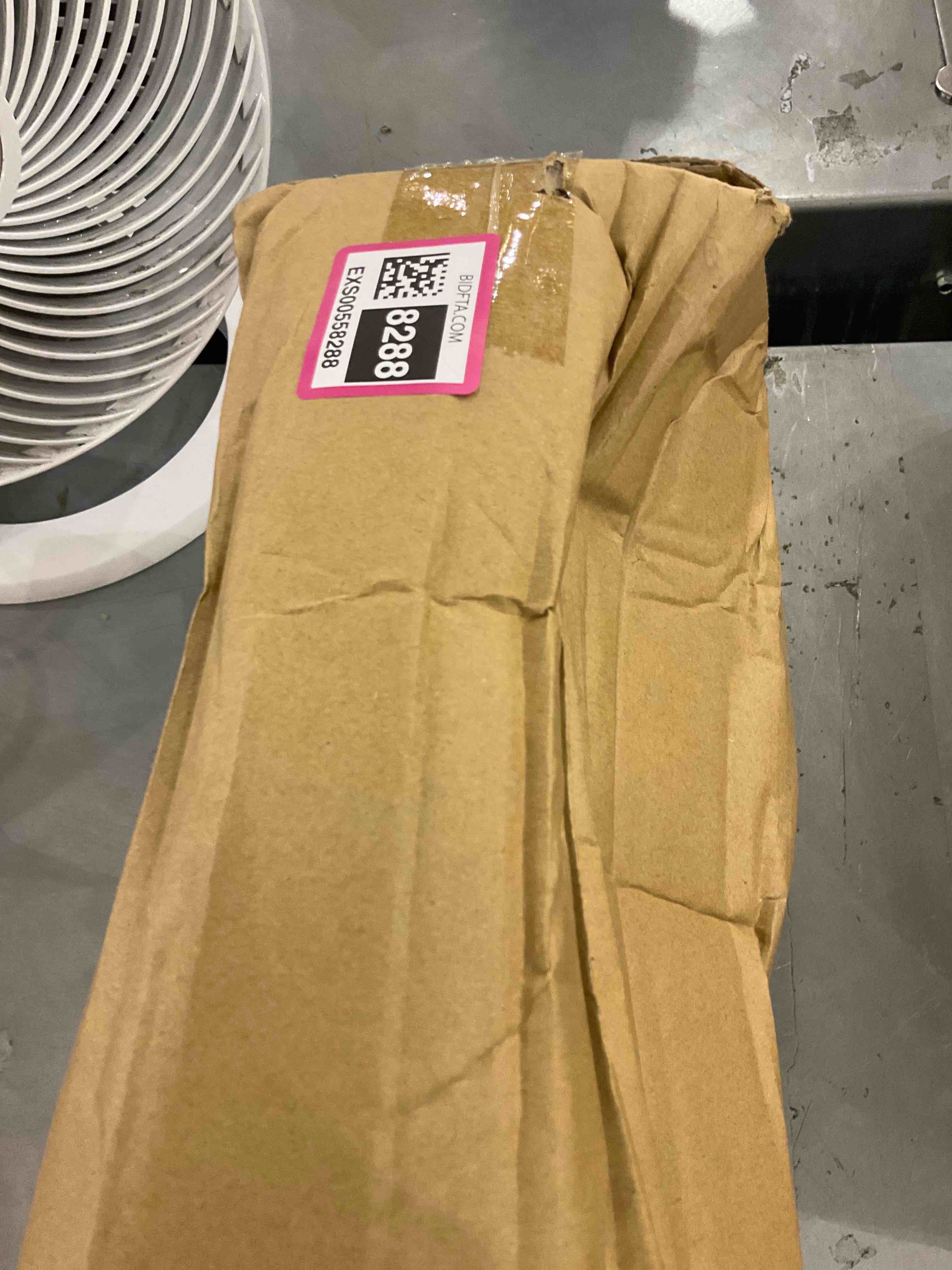 https://s3.amazonaws.com/lotting-images-prod/bidfta/EXS00558288_1694094575122.jpeg