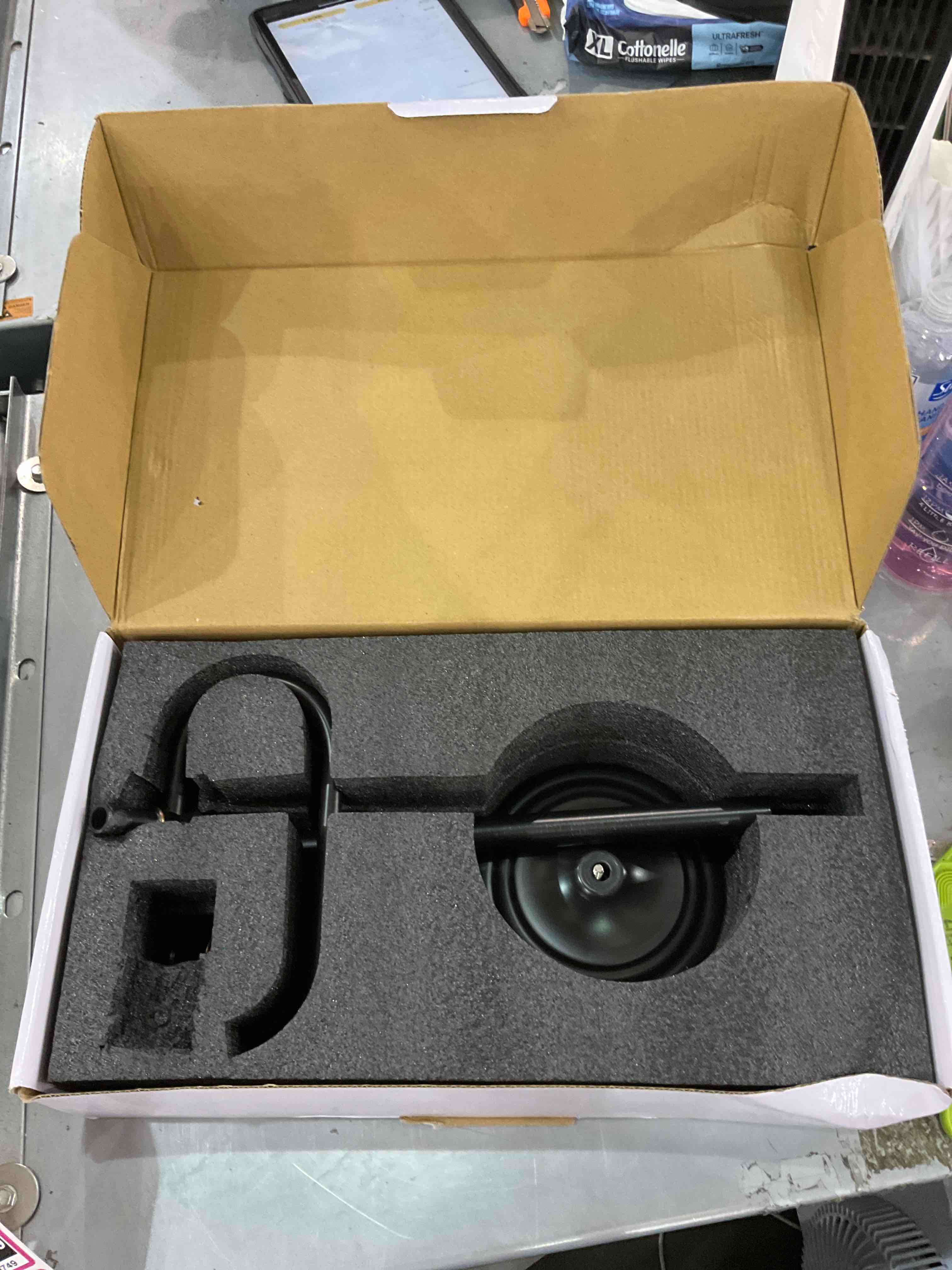 https://s3.amazonaws.com/lotting-images-prod/bidfta/EXS00559744_1694009889523.jpeg