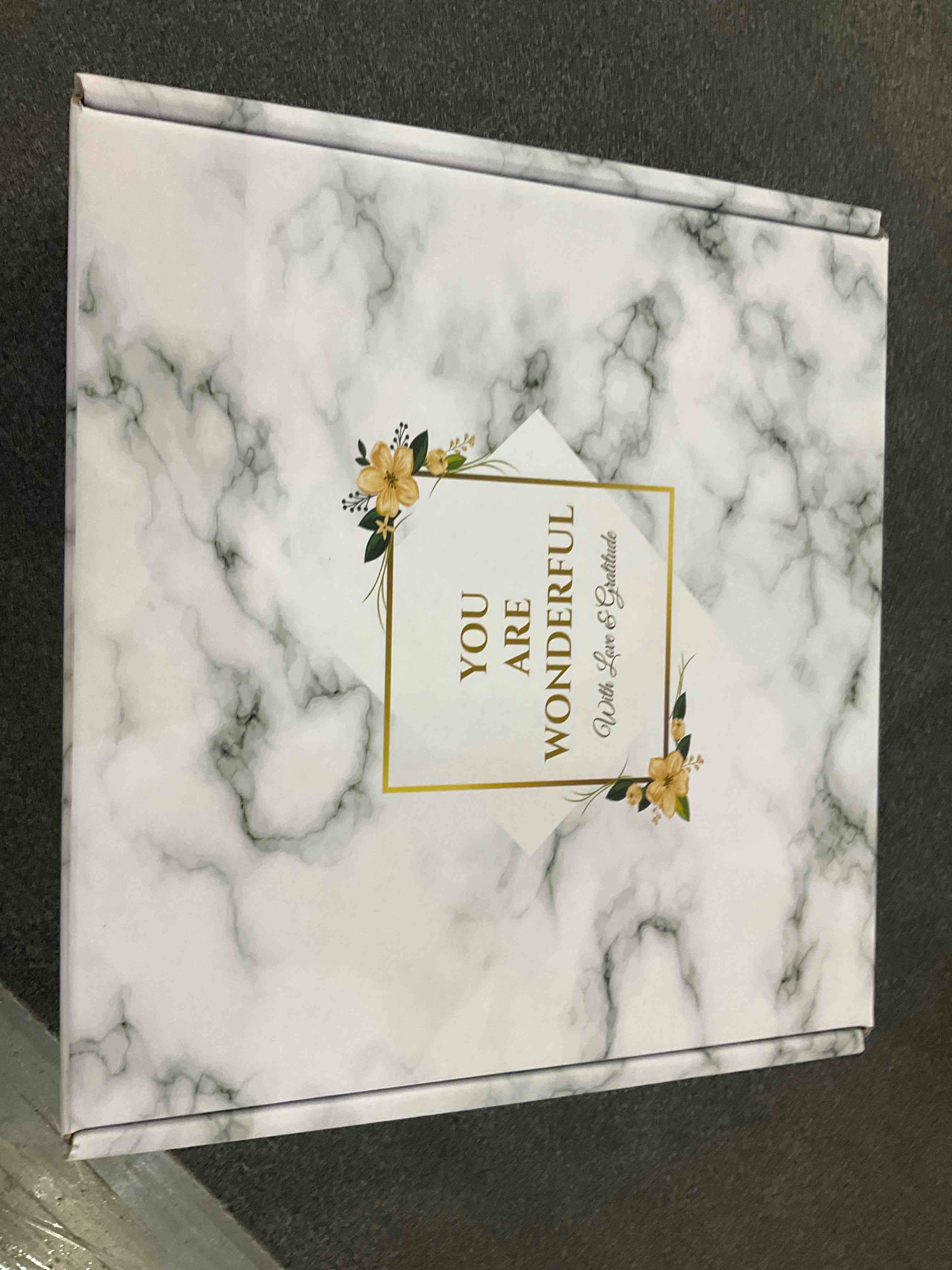 HARRA HOME Modern Gold Design Pump Bottle Set 27 oz Refillable Shampoo and Conditioner Dispenser Empty Shower Plastic Bottles with Pump for Bathroom Lotion Body wash, Pack of 3 (White & Silver)