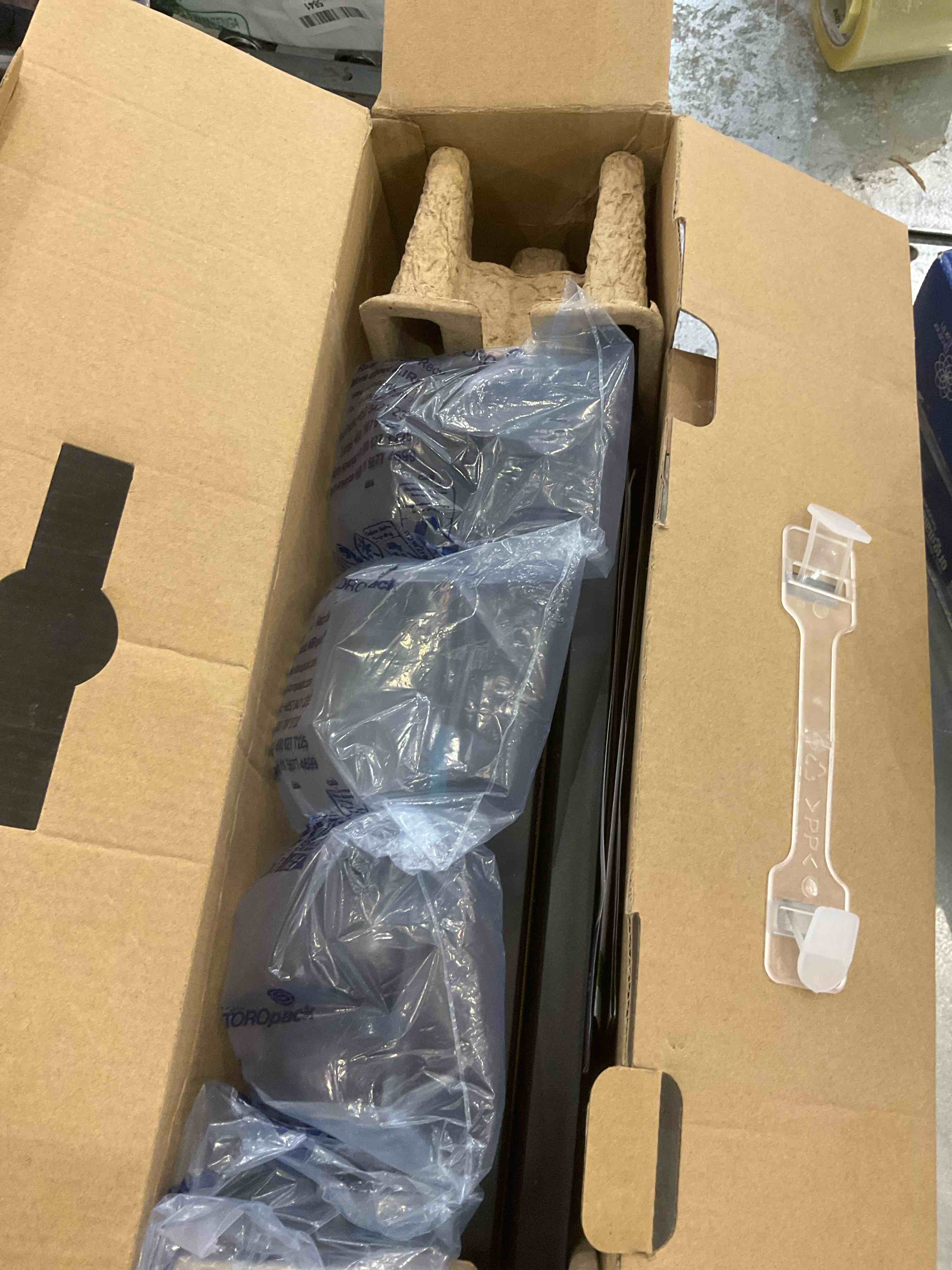 https://s3.amazonaws.com/lotting-images-prod/bidfta/EXS00561233_1699629144984.jpeg