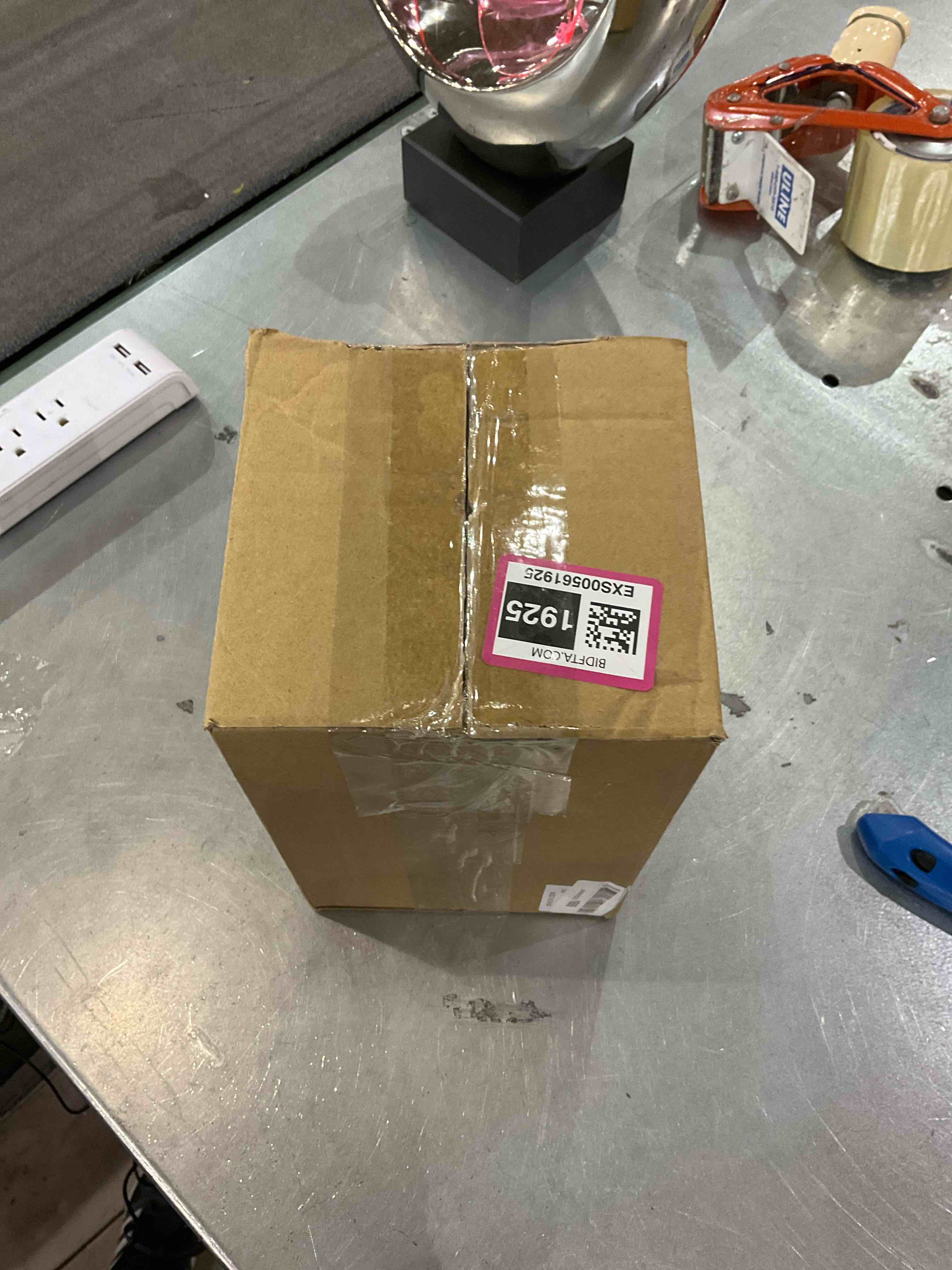 https://s3.amazonaws.com/lotting-images-prod/bidfta/EXS00561925_1700140336613.jpeg