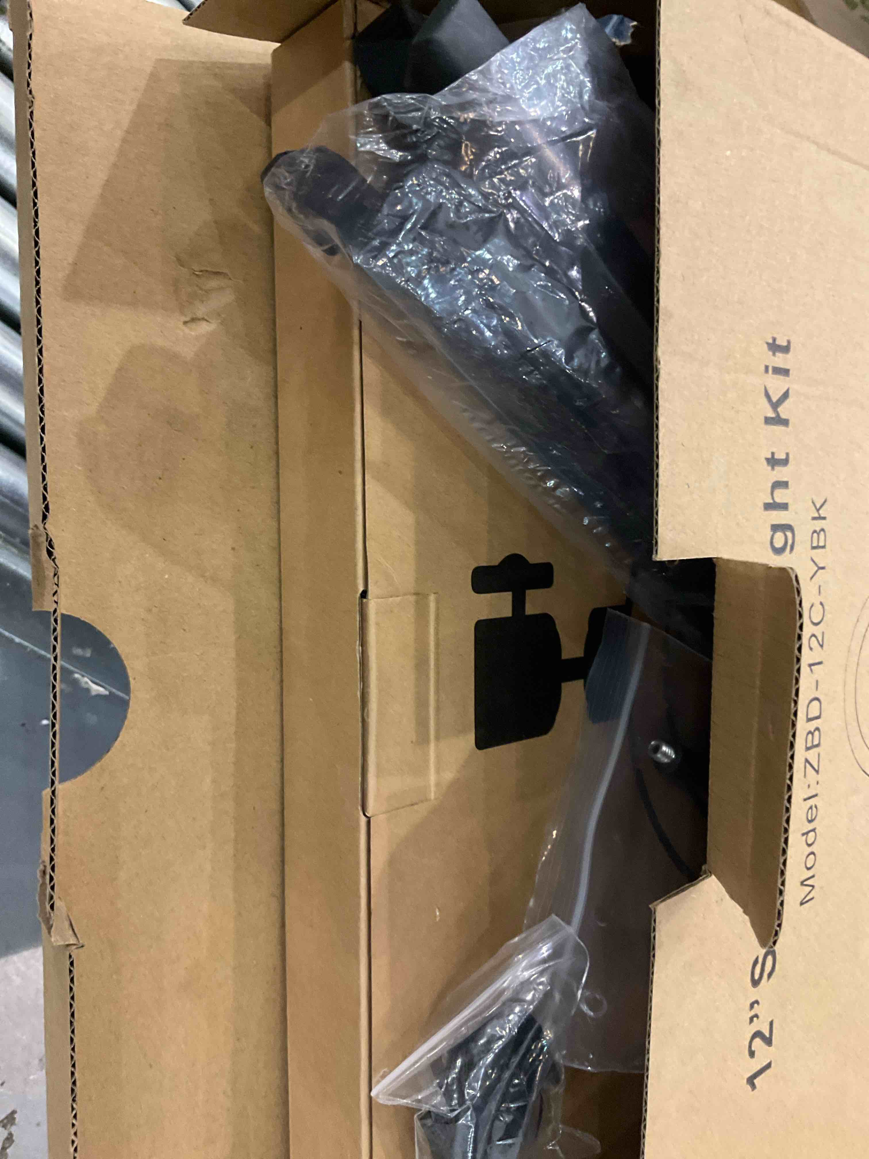 https://s3.amazonaws.com/lotting-images-prod/bidfta/EXS00564223_1699375277305.jpeg
