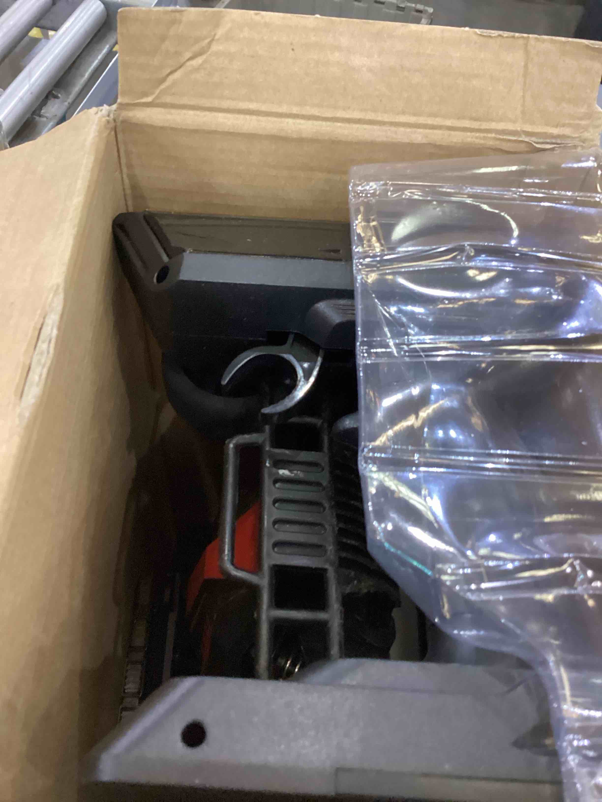 https://s3.amazonaws.com/lotting-images-prod/bidfta/EXS00564989_1699983925984.jpeg