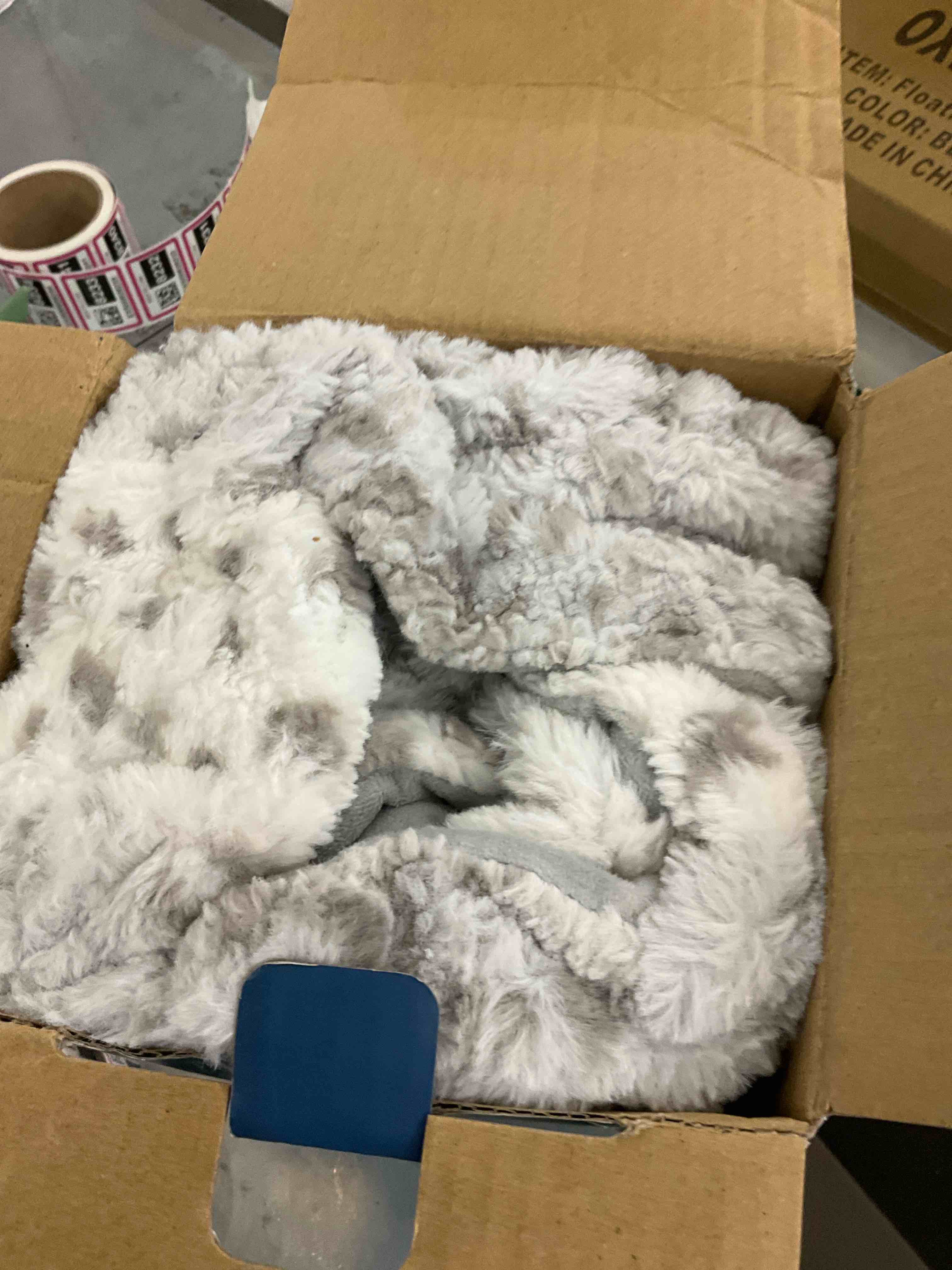 https://s3.amazonaws.com/lotting-images-prod/bidfta/EXS00568290_1700149730627.jpeg