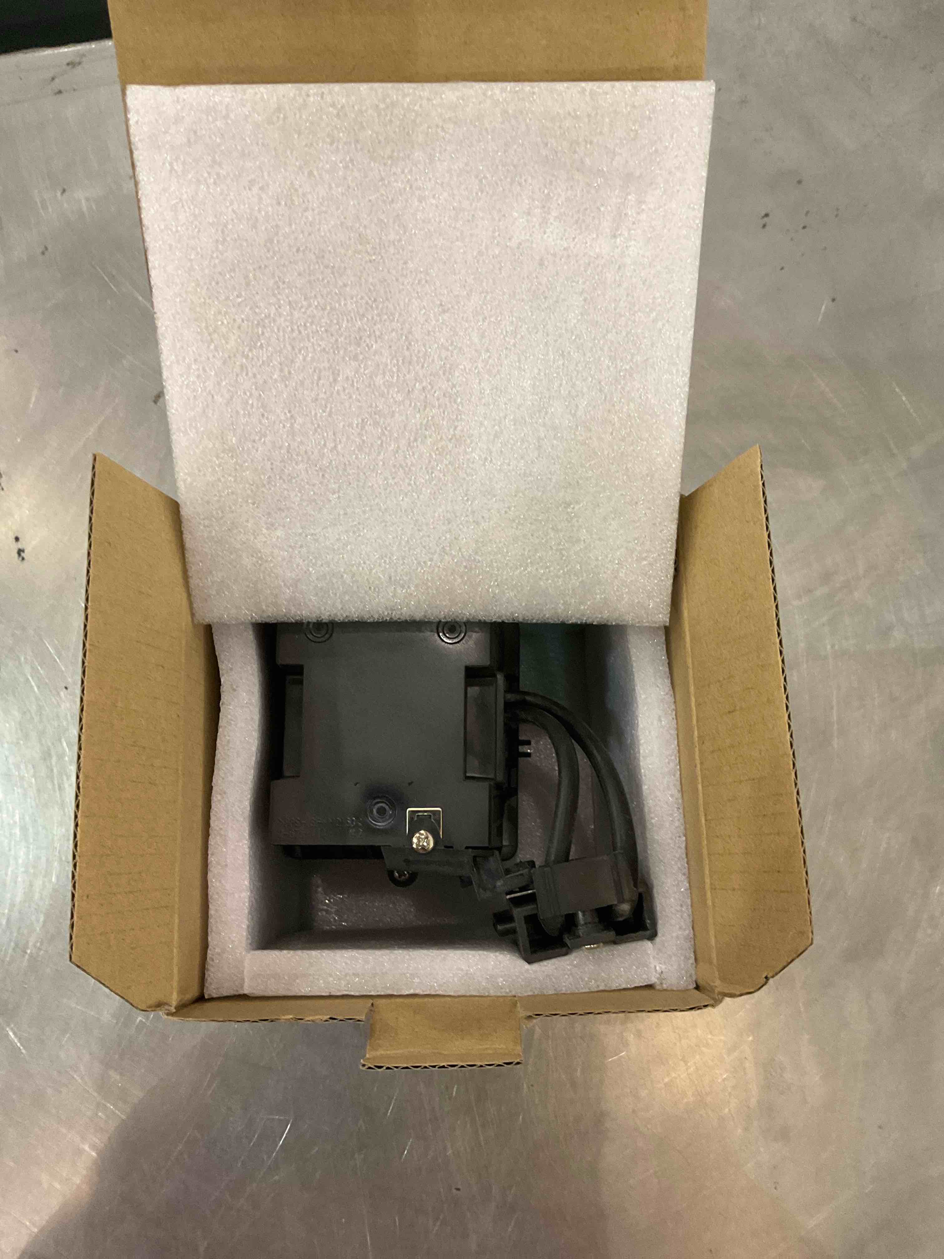 https://s3.amazonaws.com/lotting-images-prod/bidfta/EXS00568679_1702998508880.jpeg