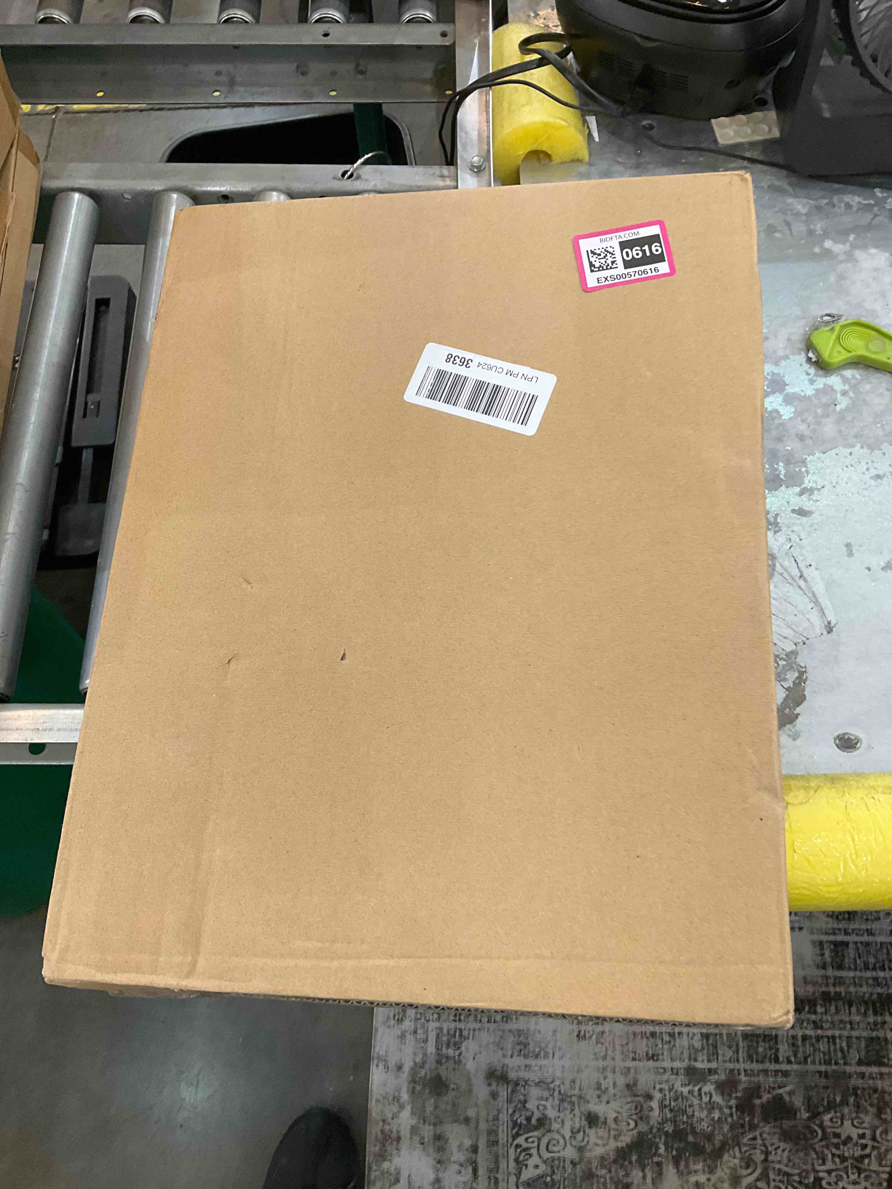 https://s3.amazonaws.com/lotting-images-prod/bidfta/EXS00570616_1694619288754.jpeg