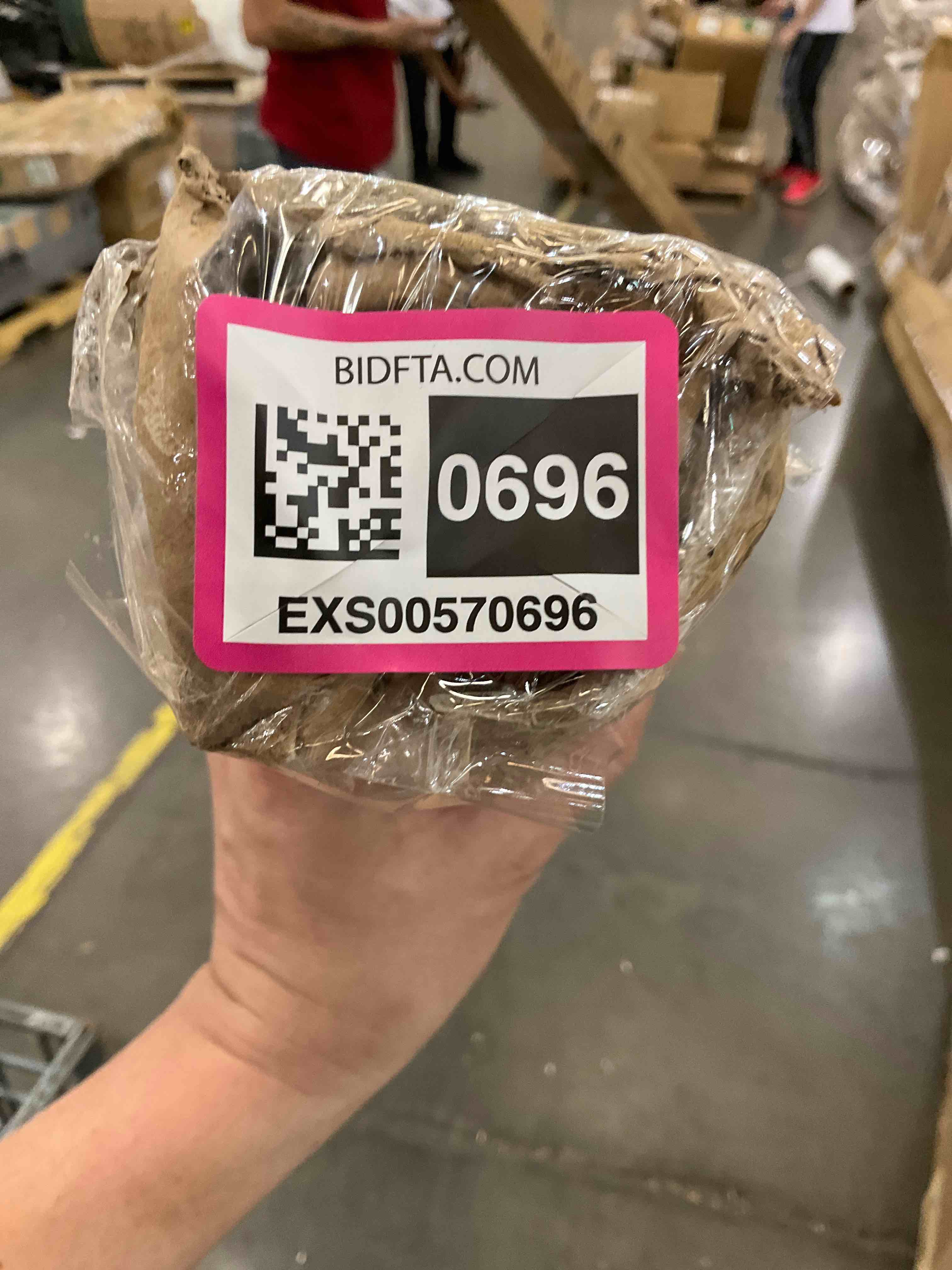 https://s3.amazonaws.com/lotting-images-prod/bidfta/EXS00570696_1694715993818.jpeg