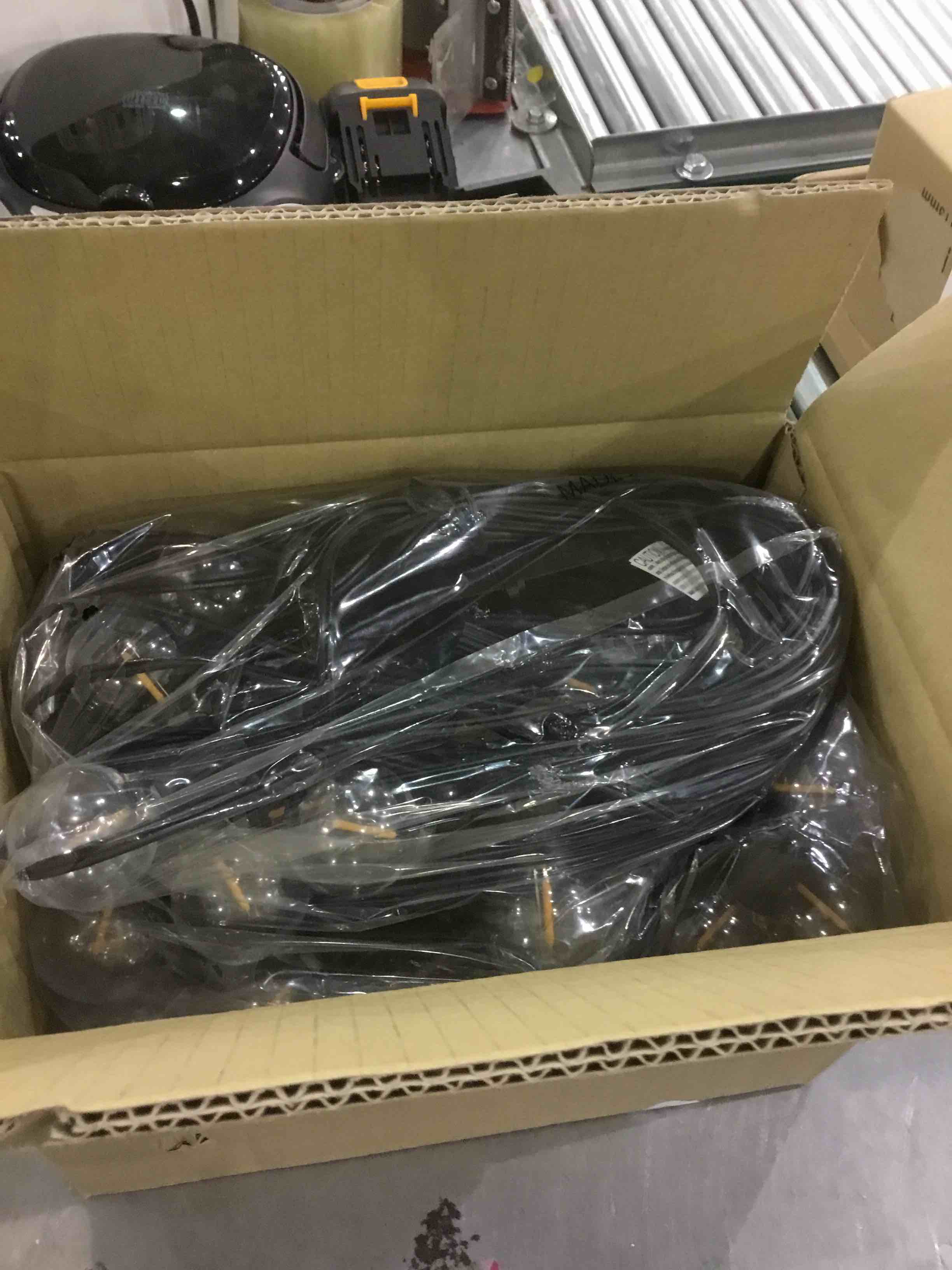 https://s3.amazonaws.com/lotting-images-prod/bidfta/EXS00571003_1694172155953.jpeg