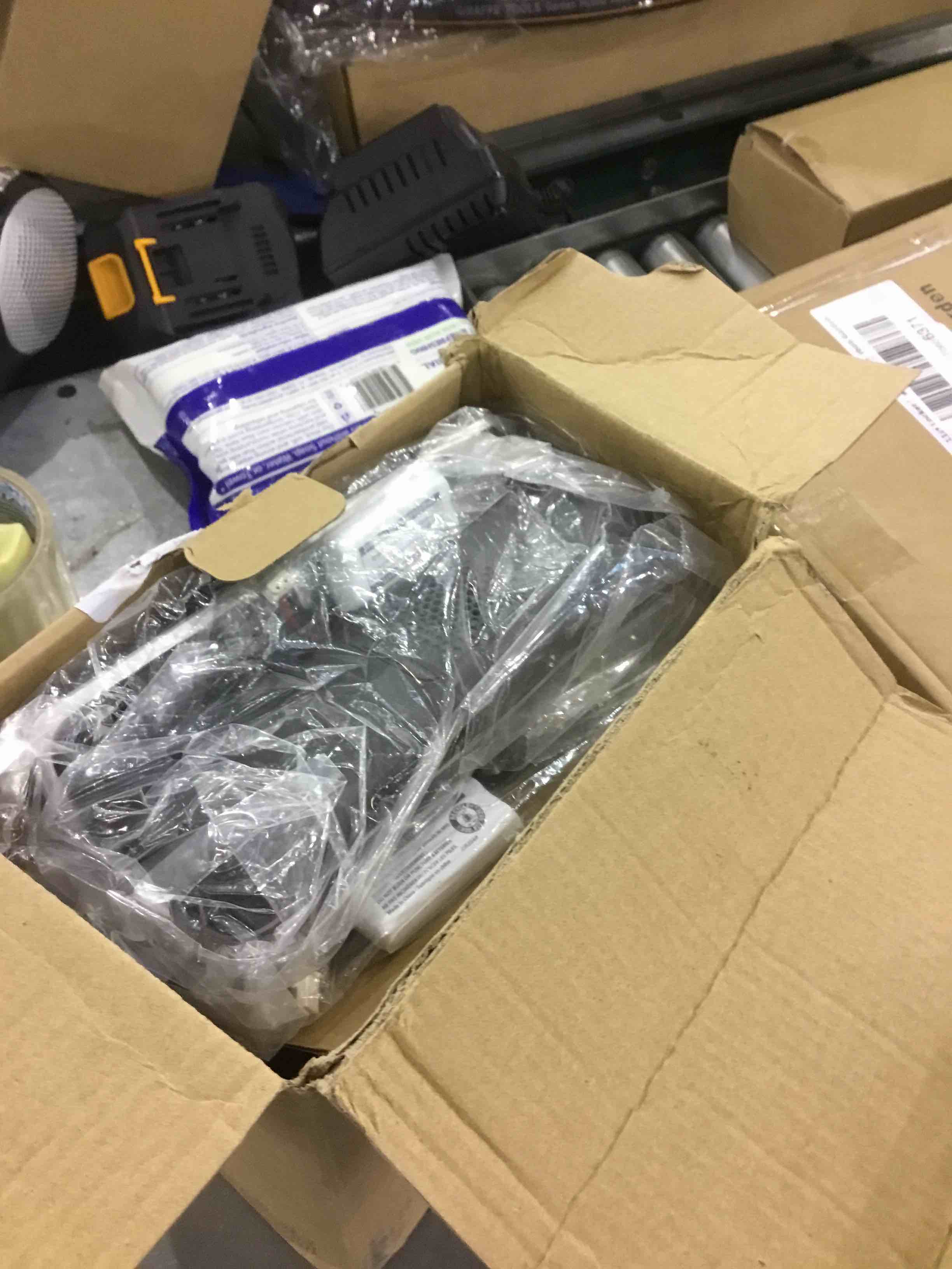 https://s3.amazonaws.com/lotting-images-prod/bidfta/EXS00571381_1694520282418.jpeg
