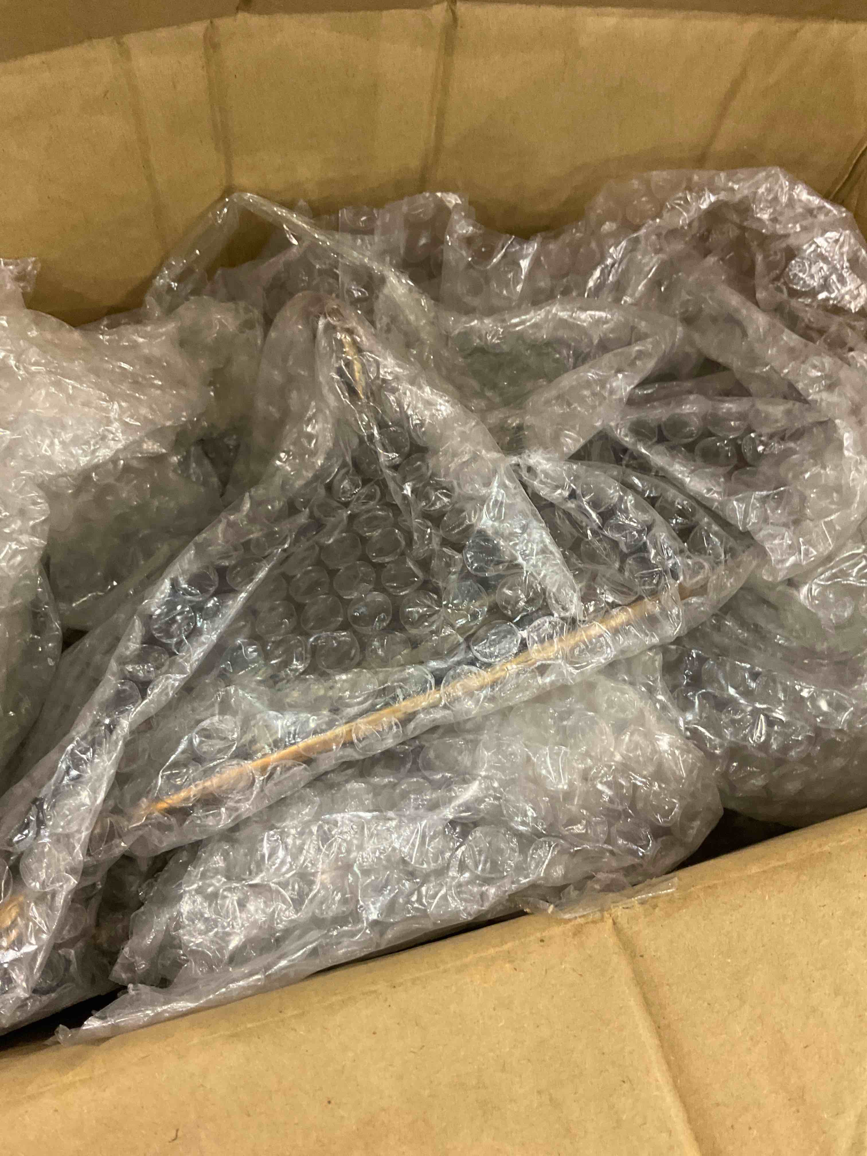 https://s3.amazonaws.com/lotting-images-prod/bidfta/EXS00571517_1694173245635.jpeg