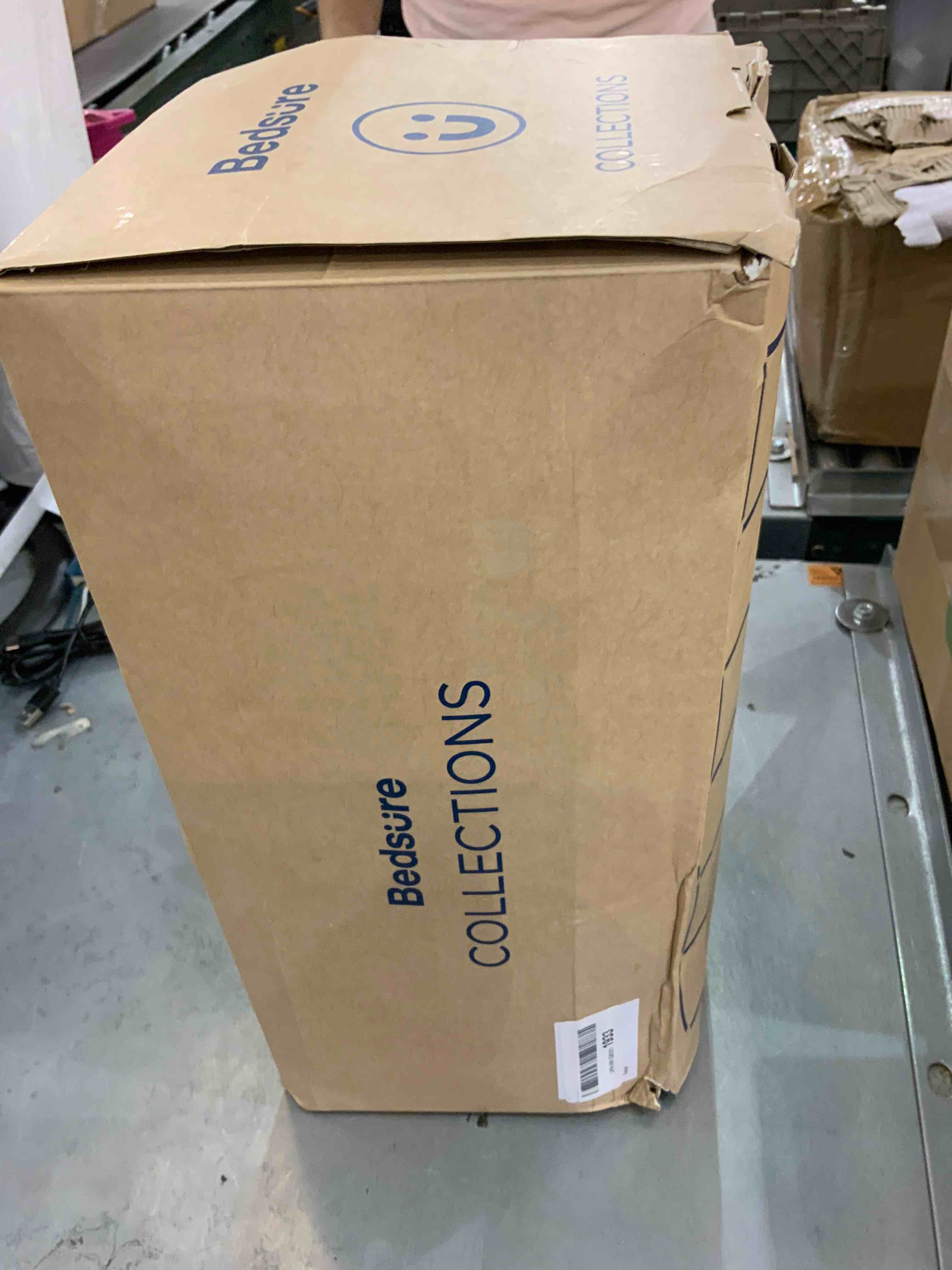 https://s3.amazonaws.com/lotting-images-prod/bidfta/EXS00572833_1694096578730.jpeg