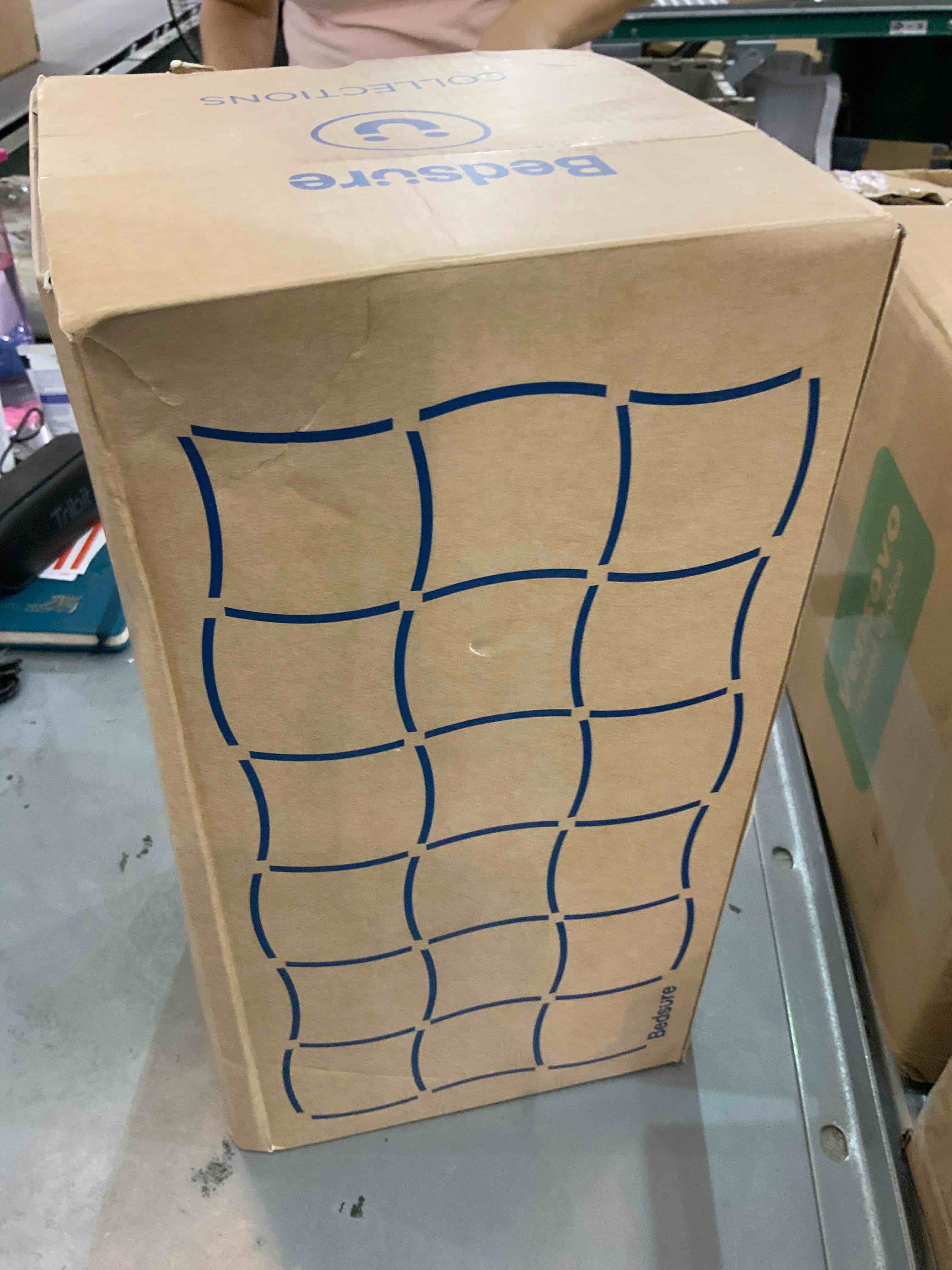 https://s3.amazonaws.com/lotting-images-prod/bidfta/EXS00572833_1694096581643.jpeg